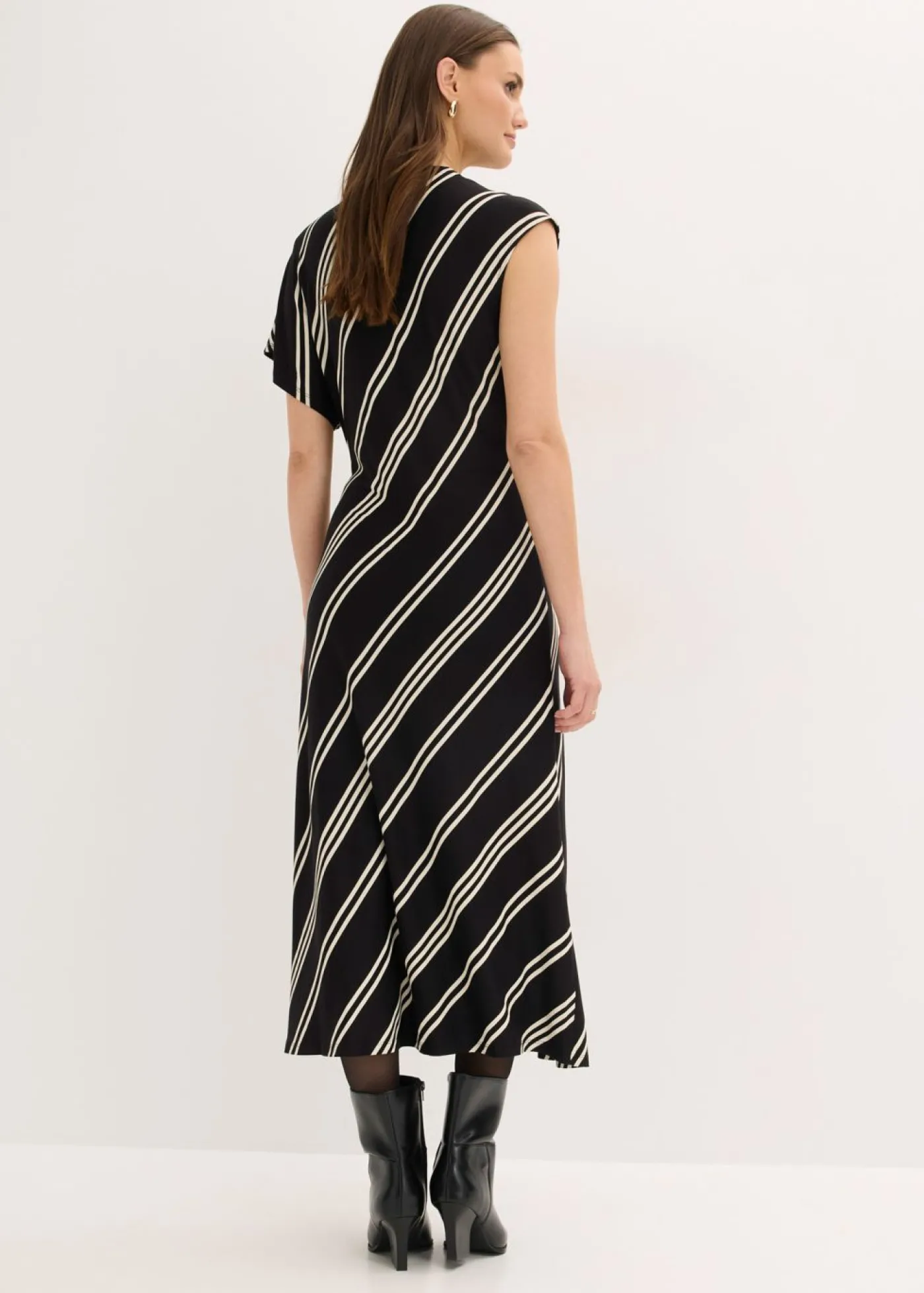 bonprix bonprix Vestido midi de mezcla de viscosa suave Negro-blanco con rayas New