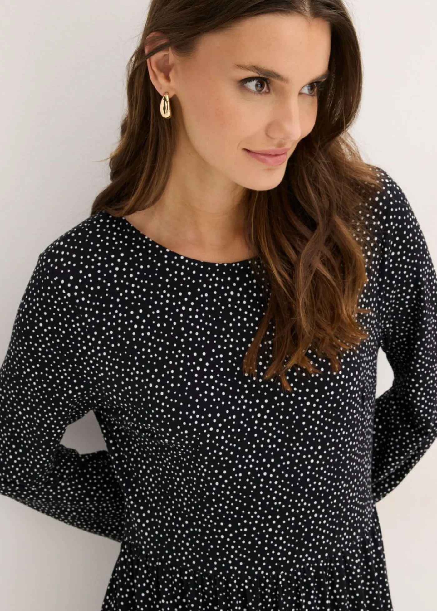 bonprix bonprix Vestido midi de punto de mezcla de viscosa negro - blanco topos Clearance