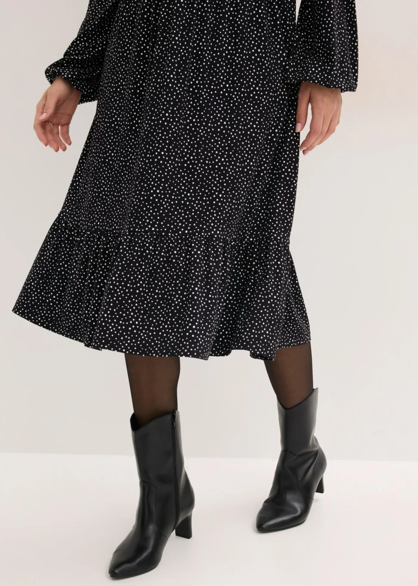 bonprix bonprix Vestido midi de punto de mezcla de viscosa negro - blanco topos Clearance