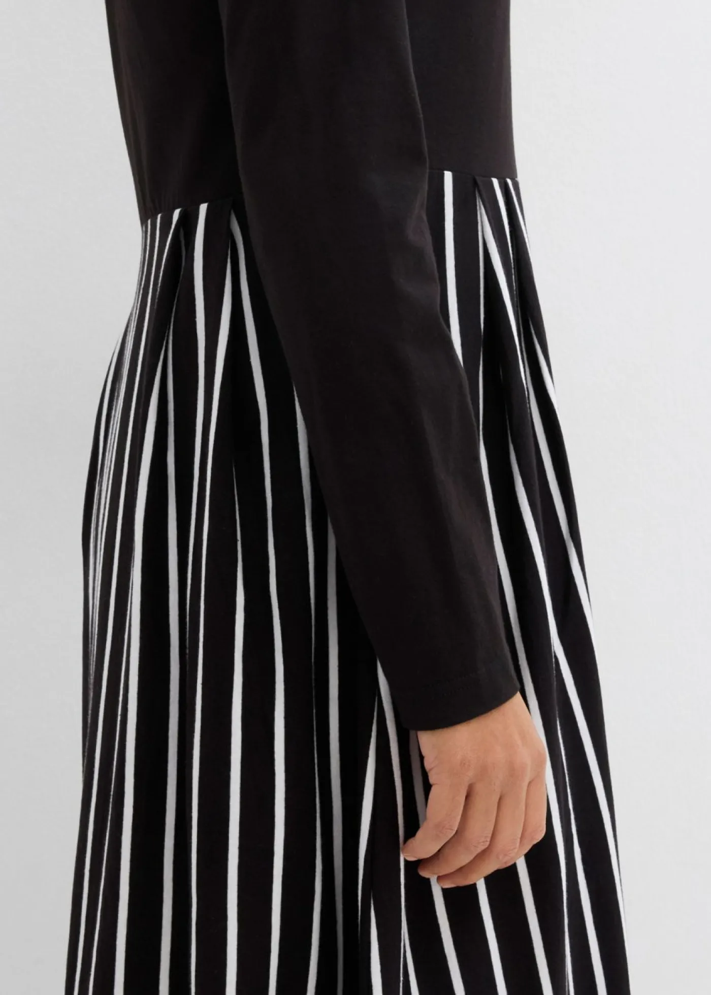 bonprix bonprix Vestido midi de punto de algodón negro-blanco lana con rayas Clearance