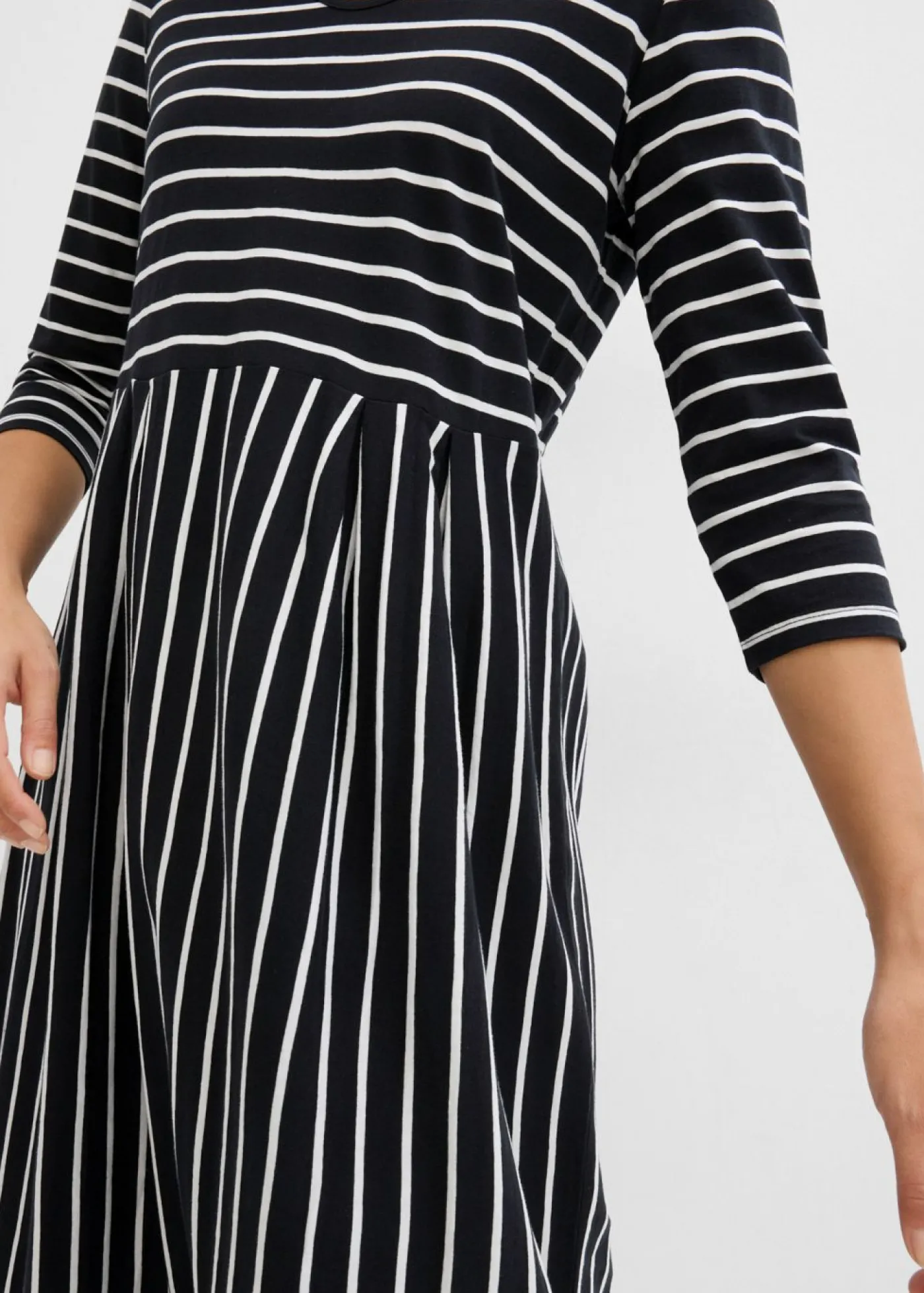 bonprix bonprix Vestido midi de punto de algodón negro-blanco lana con rayas Sale