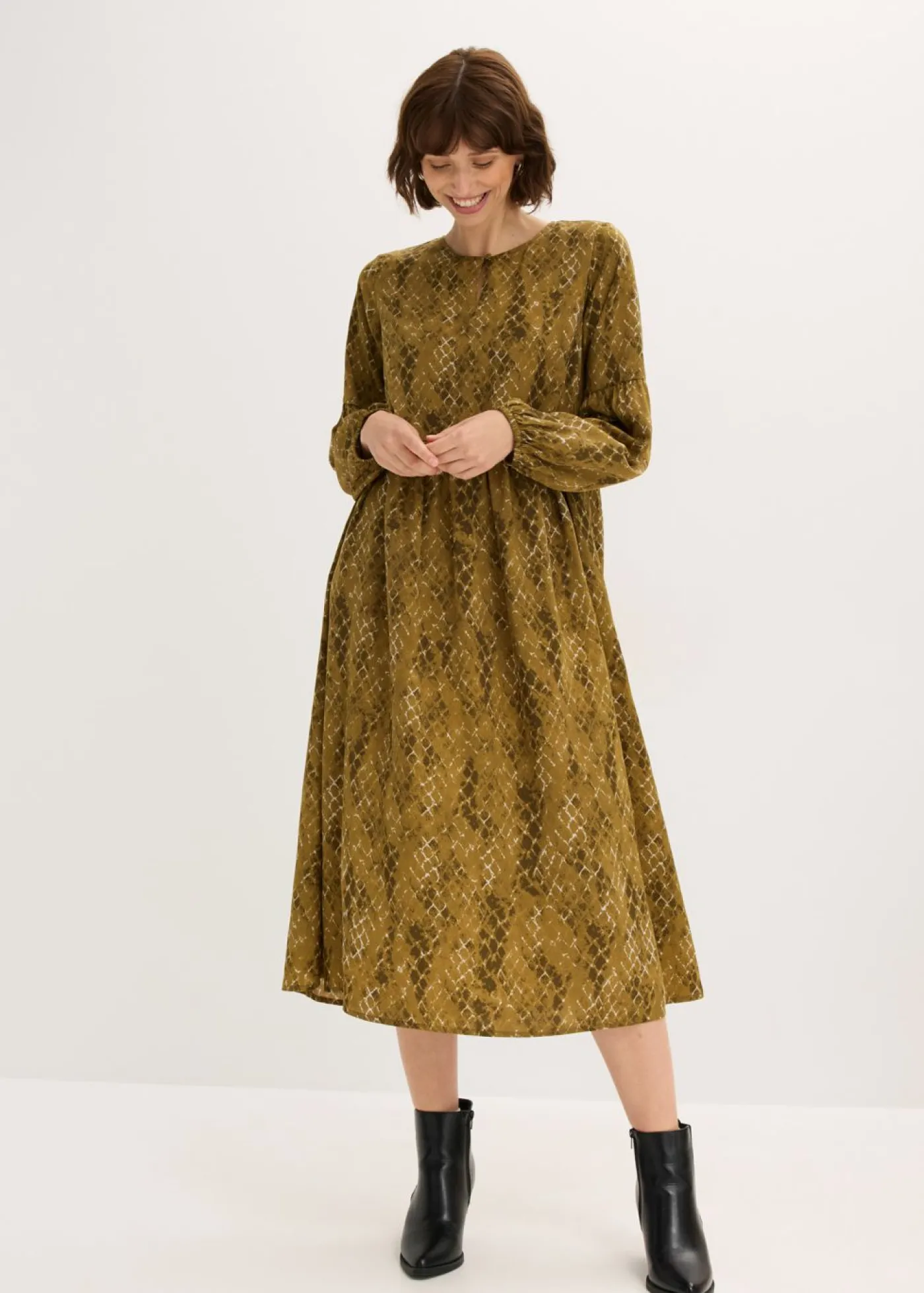 bonprix bonprix Vestido midi de satén fluido verde oliva/verde tierra estampado Discount
