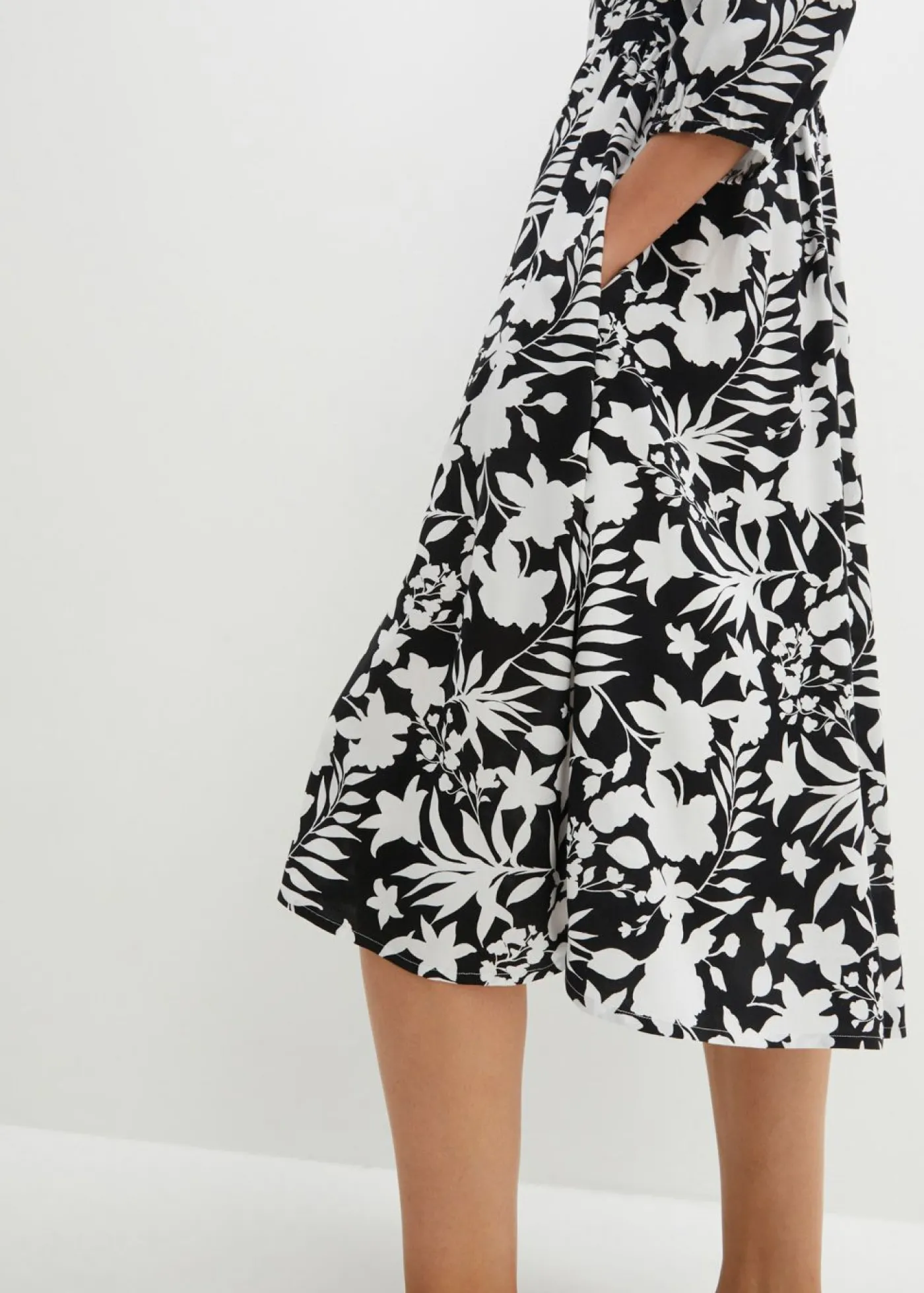 bonprix bonprix Vestido midi de viscosa fluida Negro-blanco