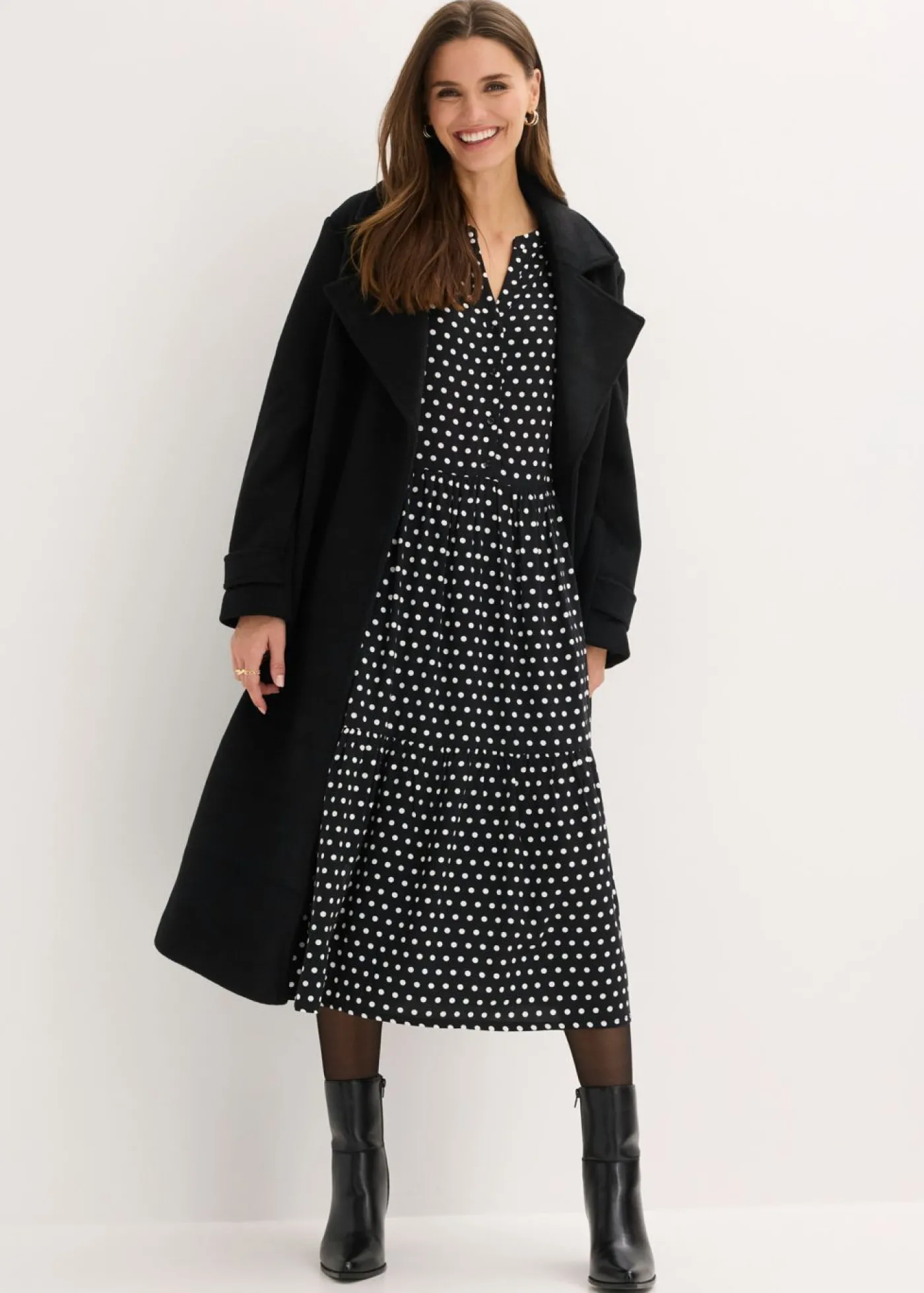 bonprix bonprix Vestido midi de viscosa fluida negro topos