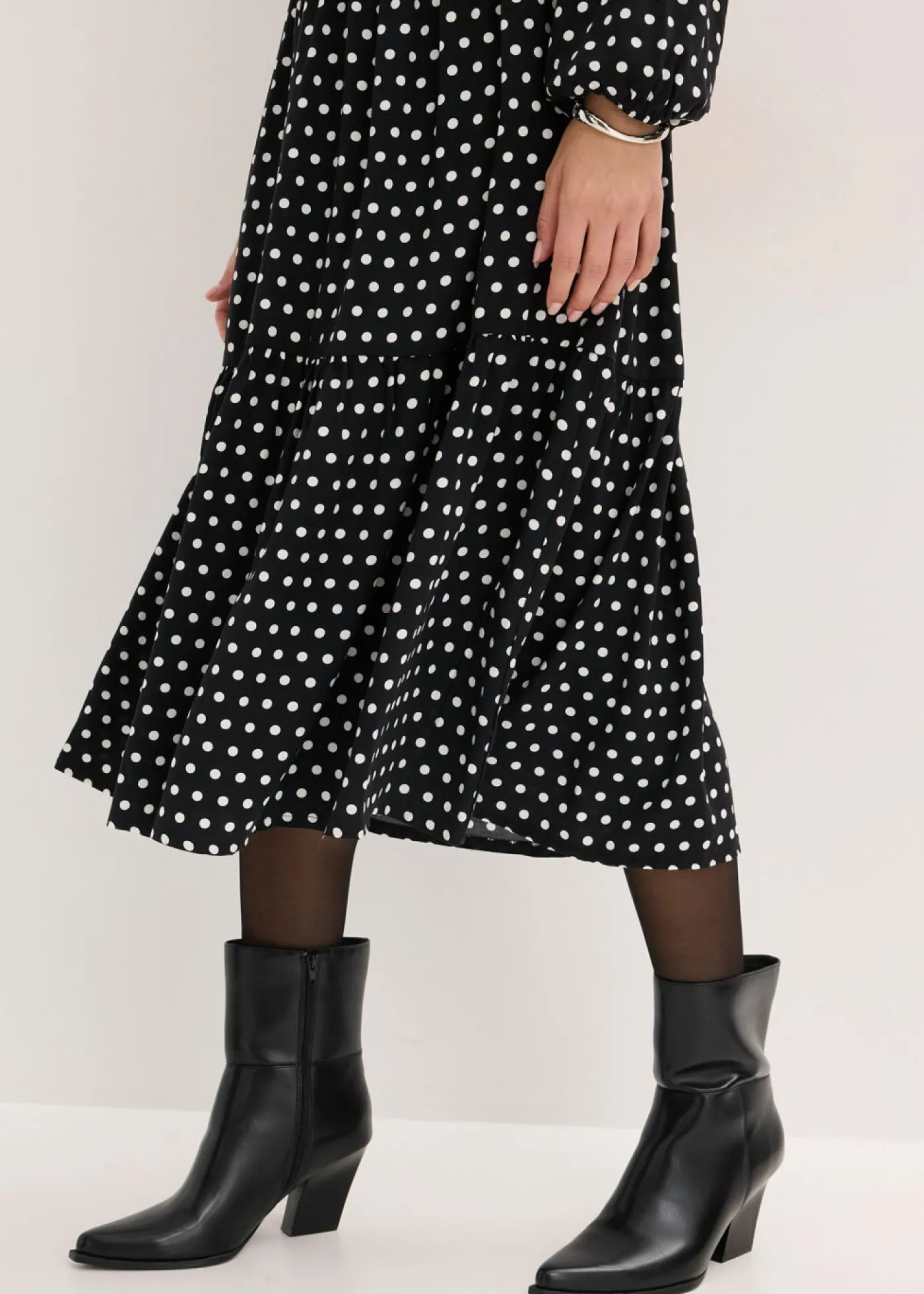 bonprix bonprix Vestido midi de viscosa fluida negro topos