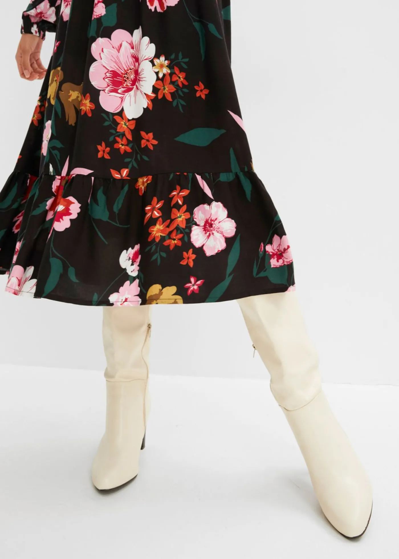bonprix bonprix Vestido midi de viscosa fluida Negro de flores Online