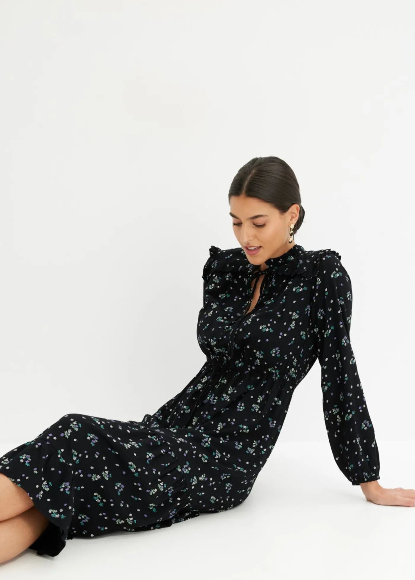 bonprix bonprix Vestido midi de viscosa pura Negro de flores New