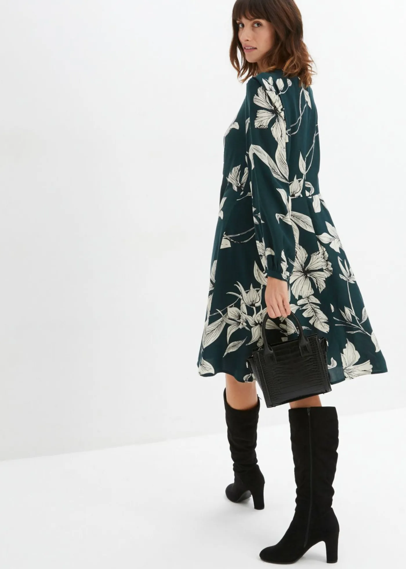 bonprix bonprix Vestido oscilante de viscosa Verde intenso Hot
