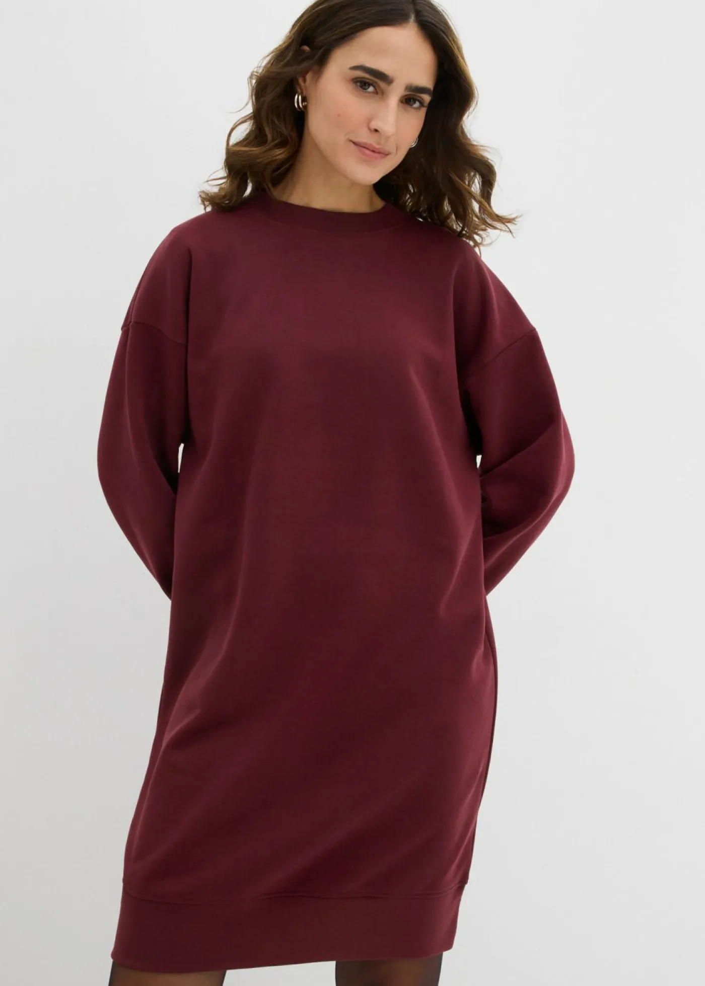 bonprix bonprix Vestido oversize tipo sudadera mora oscuro Online