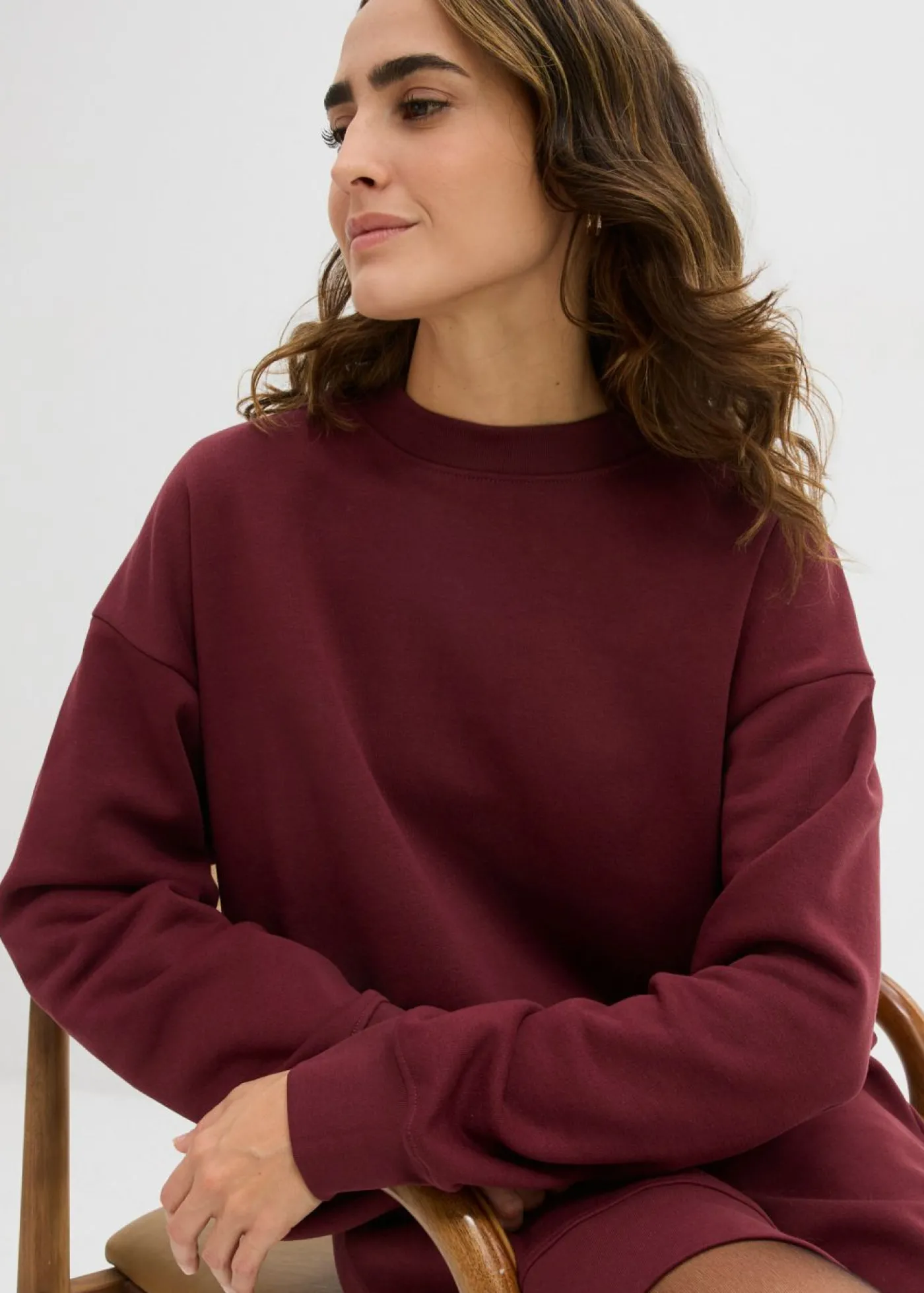 bonprix bonprix Vestido oversize tipo sudadera mora oscuro Online