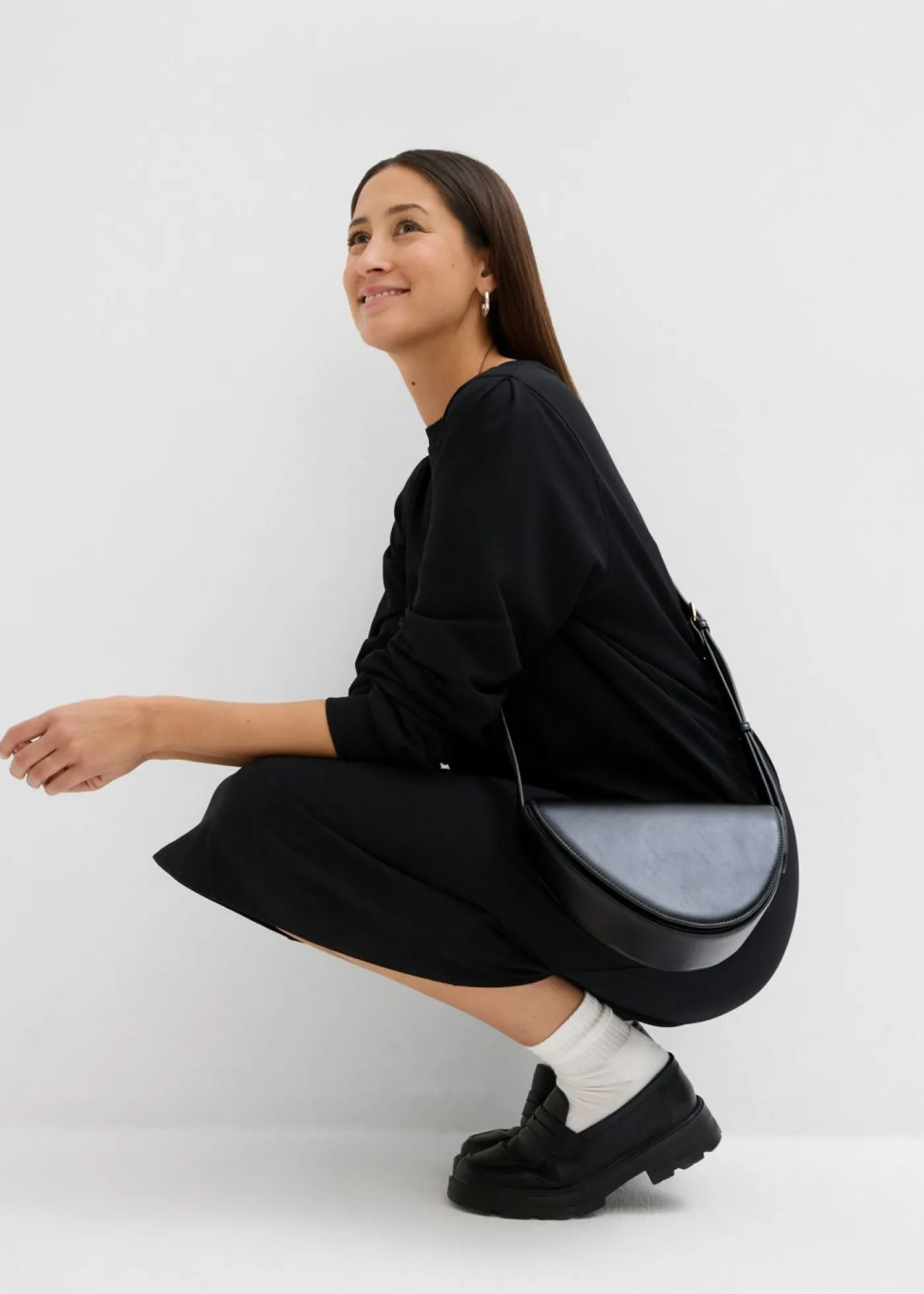 bonprix bonprix Vestido tipo sudadera con mangas abullonadas Negro Outlet