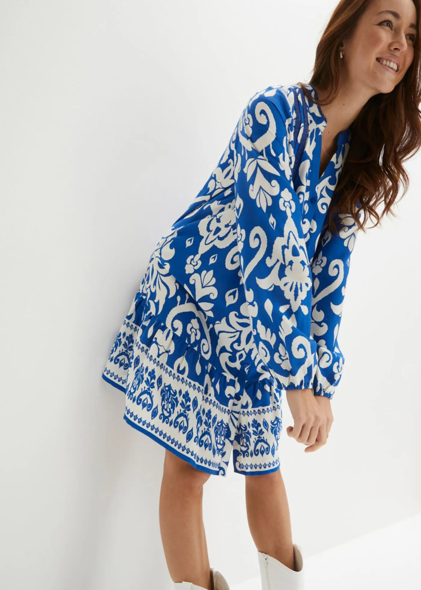 bonprix bonprix Vestido tipo túnica de viscosa fluida azur/blanco con estampado gráfico