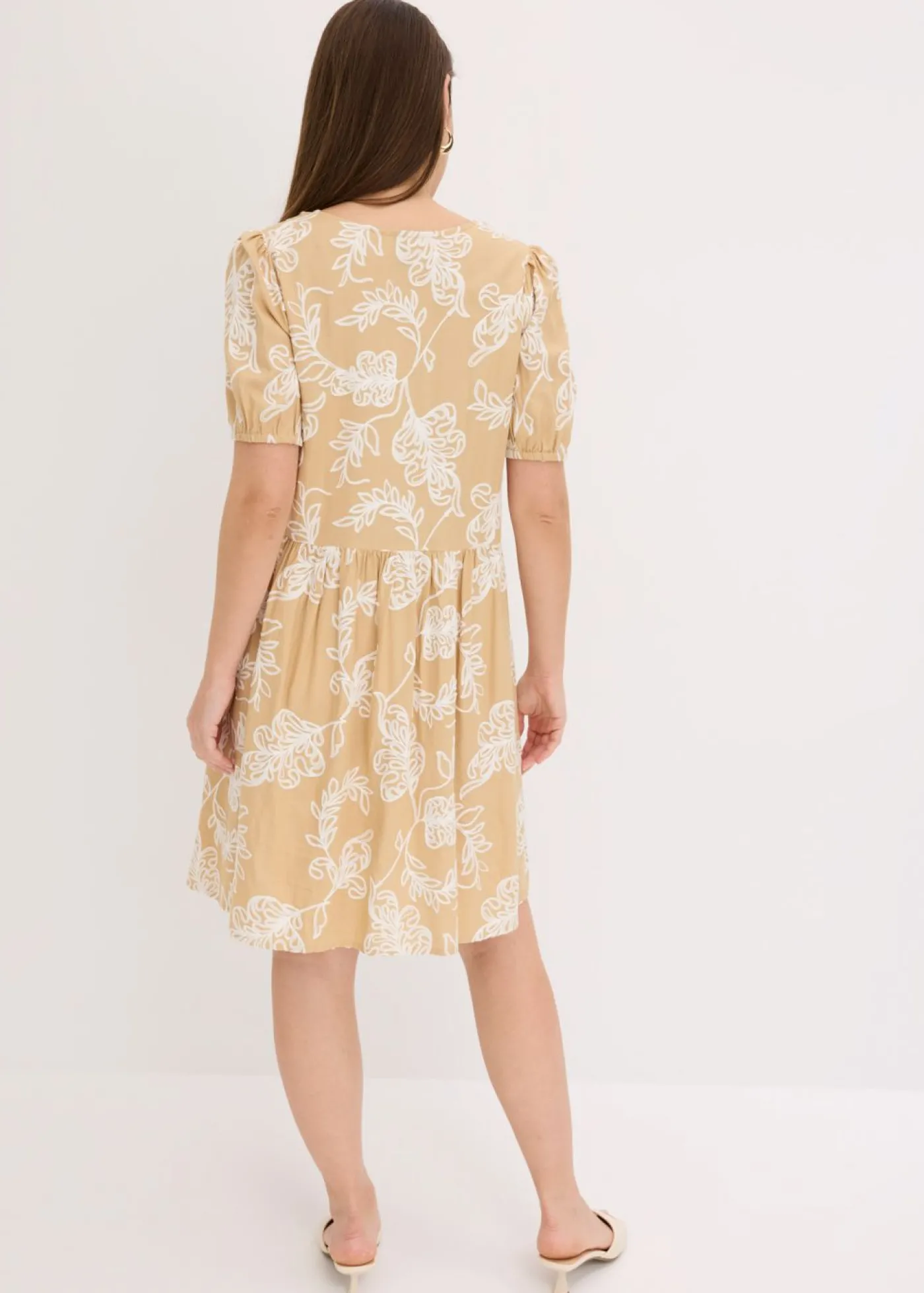 bonprix bonprix Vestido tipo túnica de viscosa vaporosa con bordado Beige de flores Online