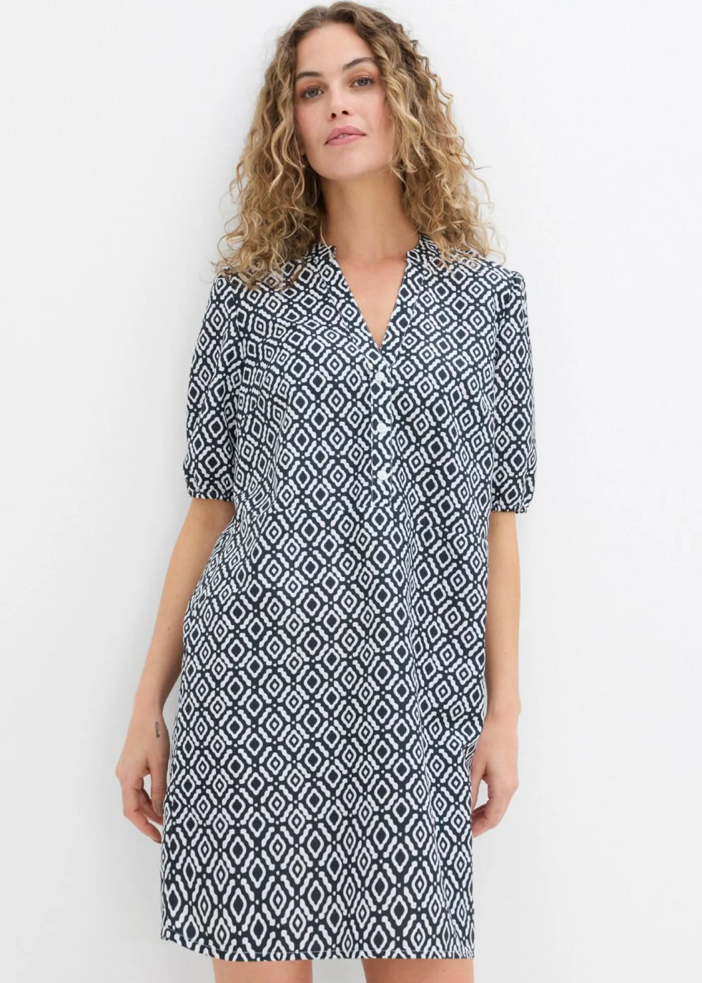 bonprix bonprix Vestido tipo túnica de viscosa fluida Negro-blanco lana Hot
