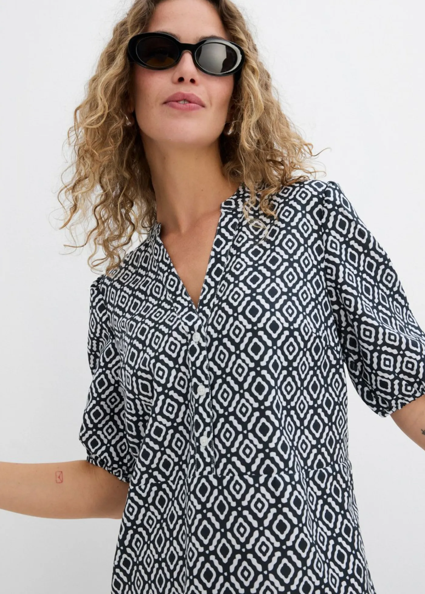 bonprix bonprix Vestido tipo túnica de viscosa fluida Negro-blanco lana Hot