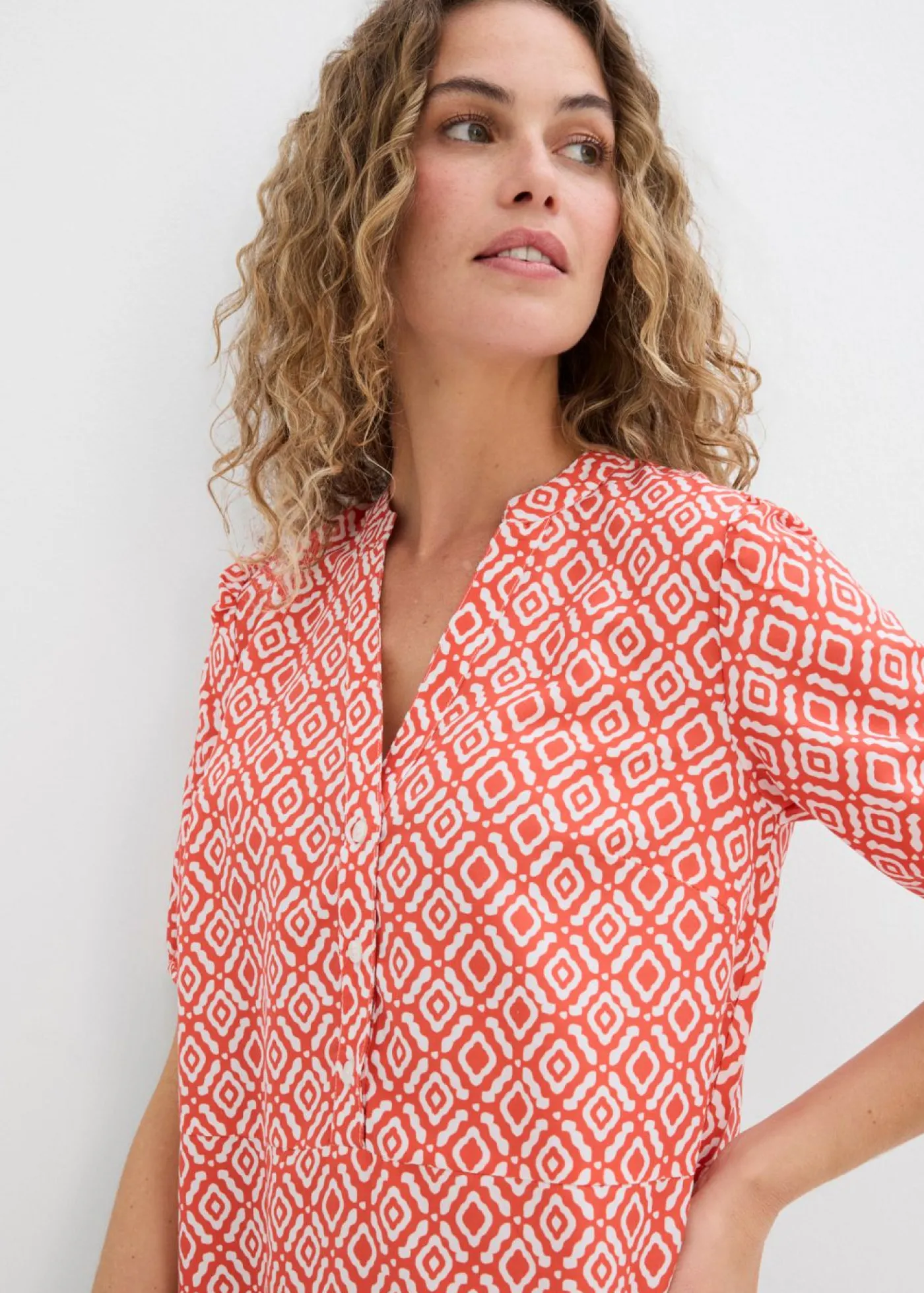 bonprix bonprix Vestido tipo túnica de viscosa fluida cayena-blanco lana