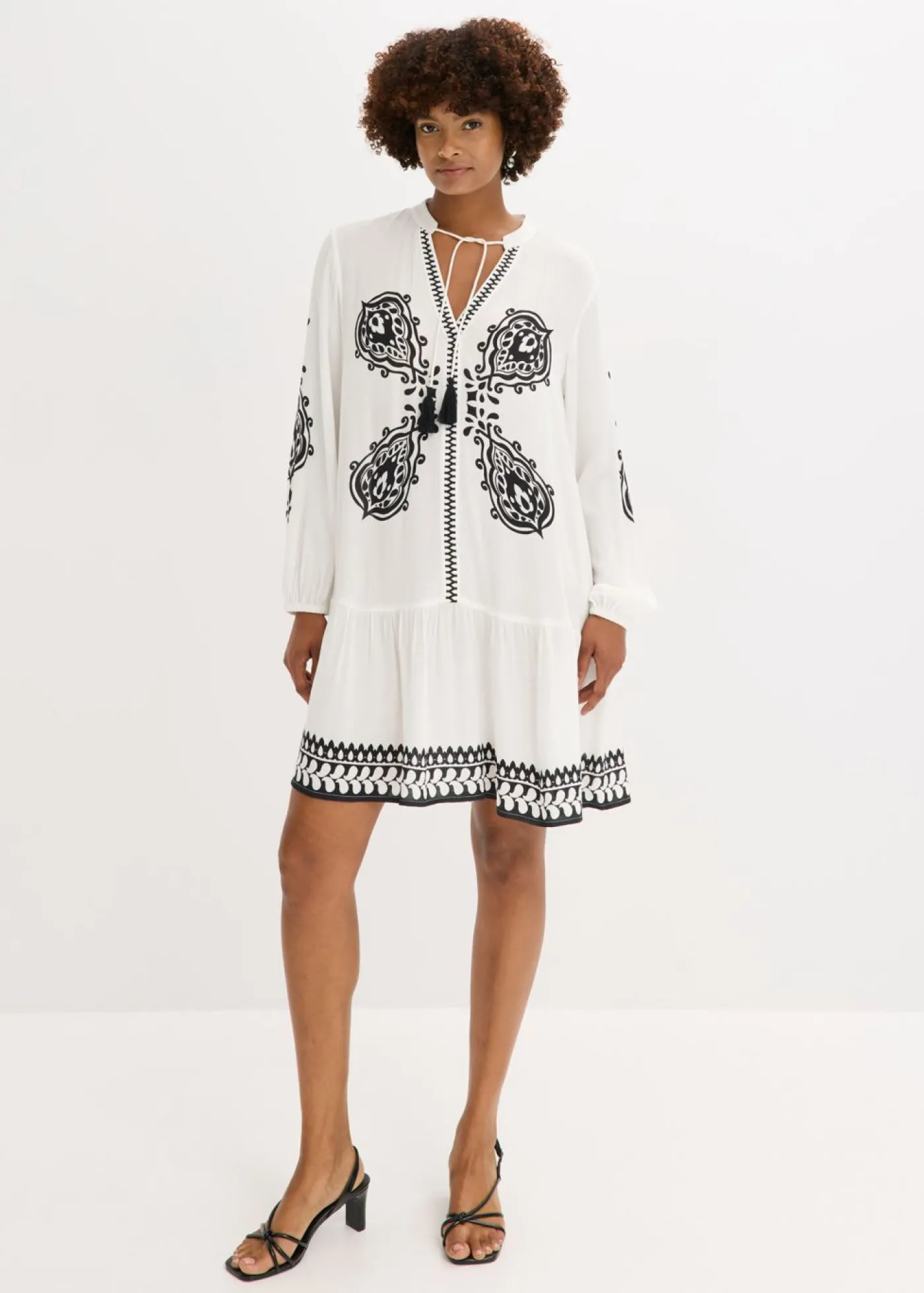 bonprix bonprix Vestido tipo túnica de viscosa estructurada Blanco lana-negro estampado New