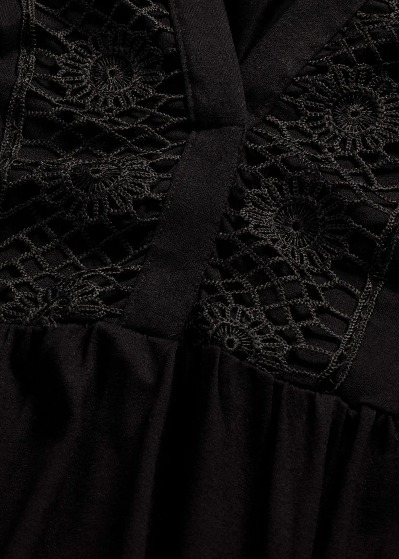 bonprix bonprix Vestido tipo túnica de viscosa suave Negro Hot