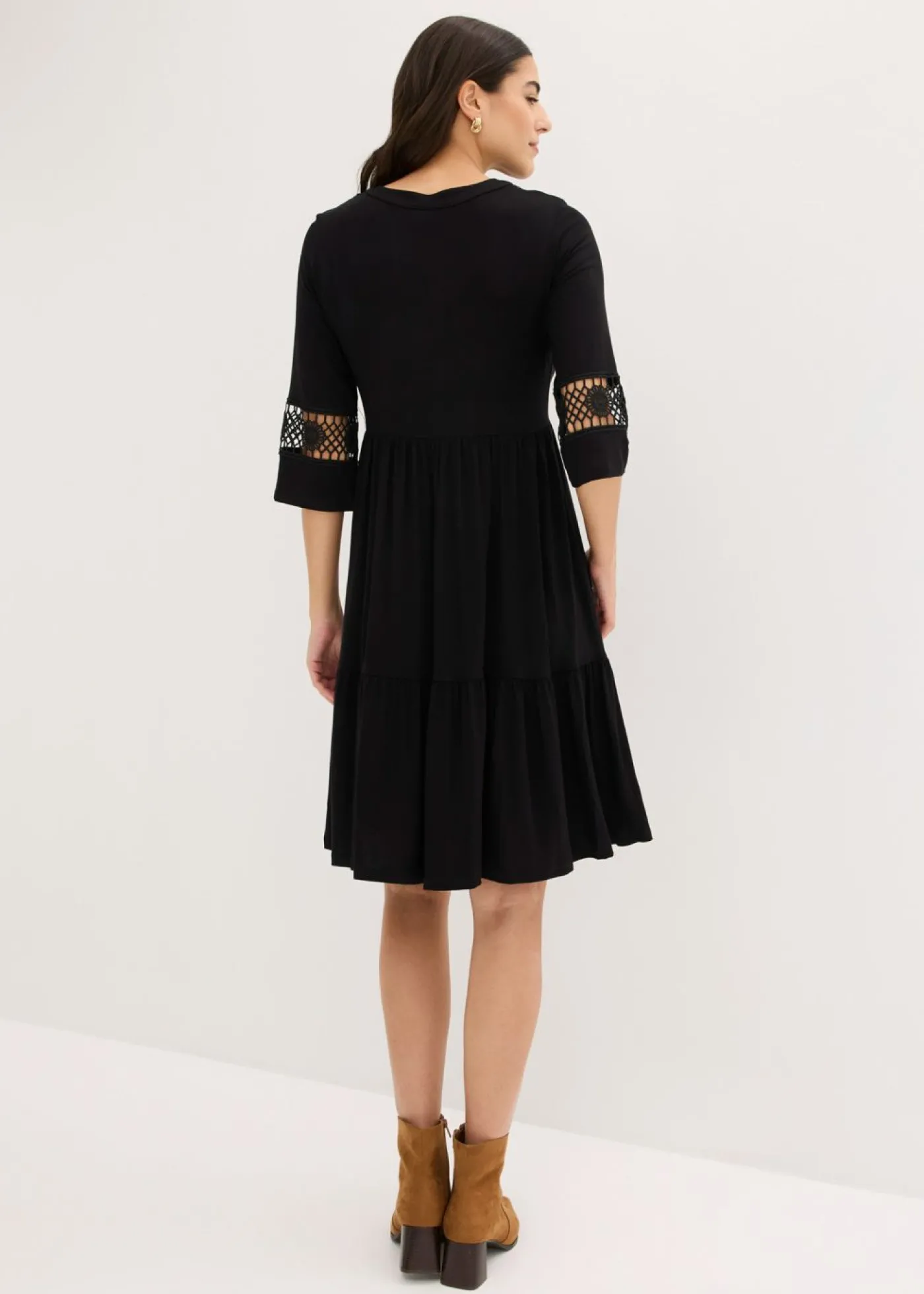 bonprix bonprix Vestido tipo túnica de viscosa suave Negro Hot