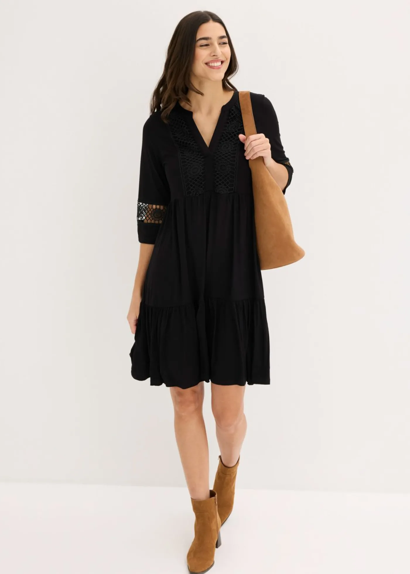 bonprix bonprix Vestido tipo túnica de viscosa suave Negro Hot