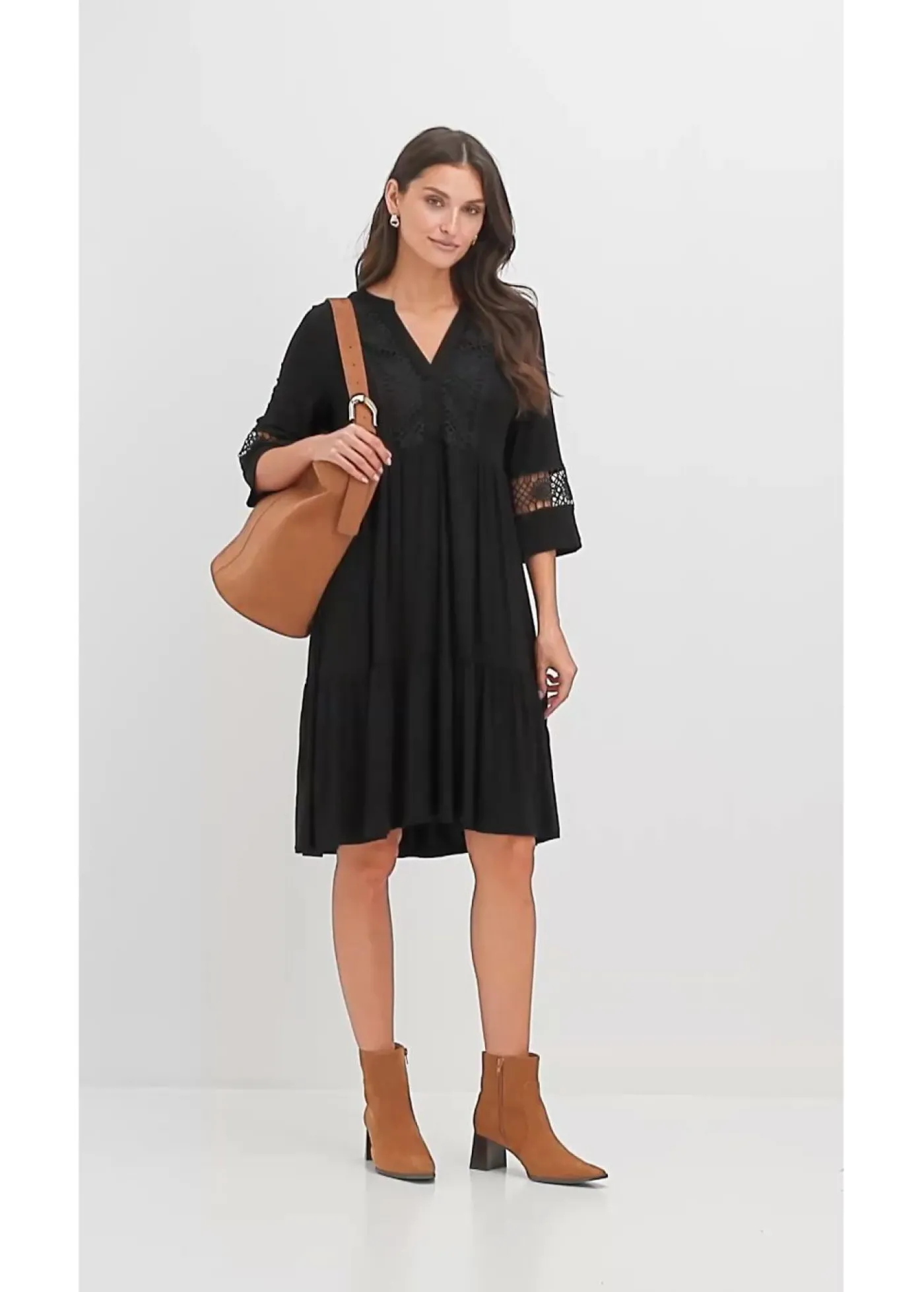 bonprix bonprix Vestido tipo túnica de viscosa suave Negro Hot