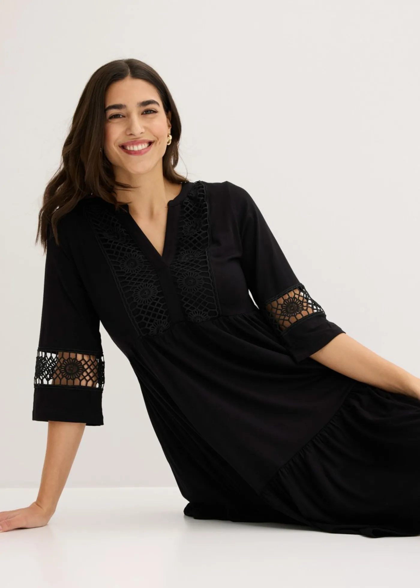 bonprix bonprix Vestido tipo túnica de viscosa suave Negro Hot