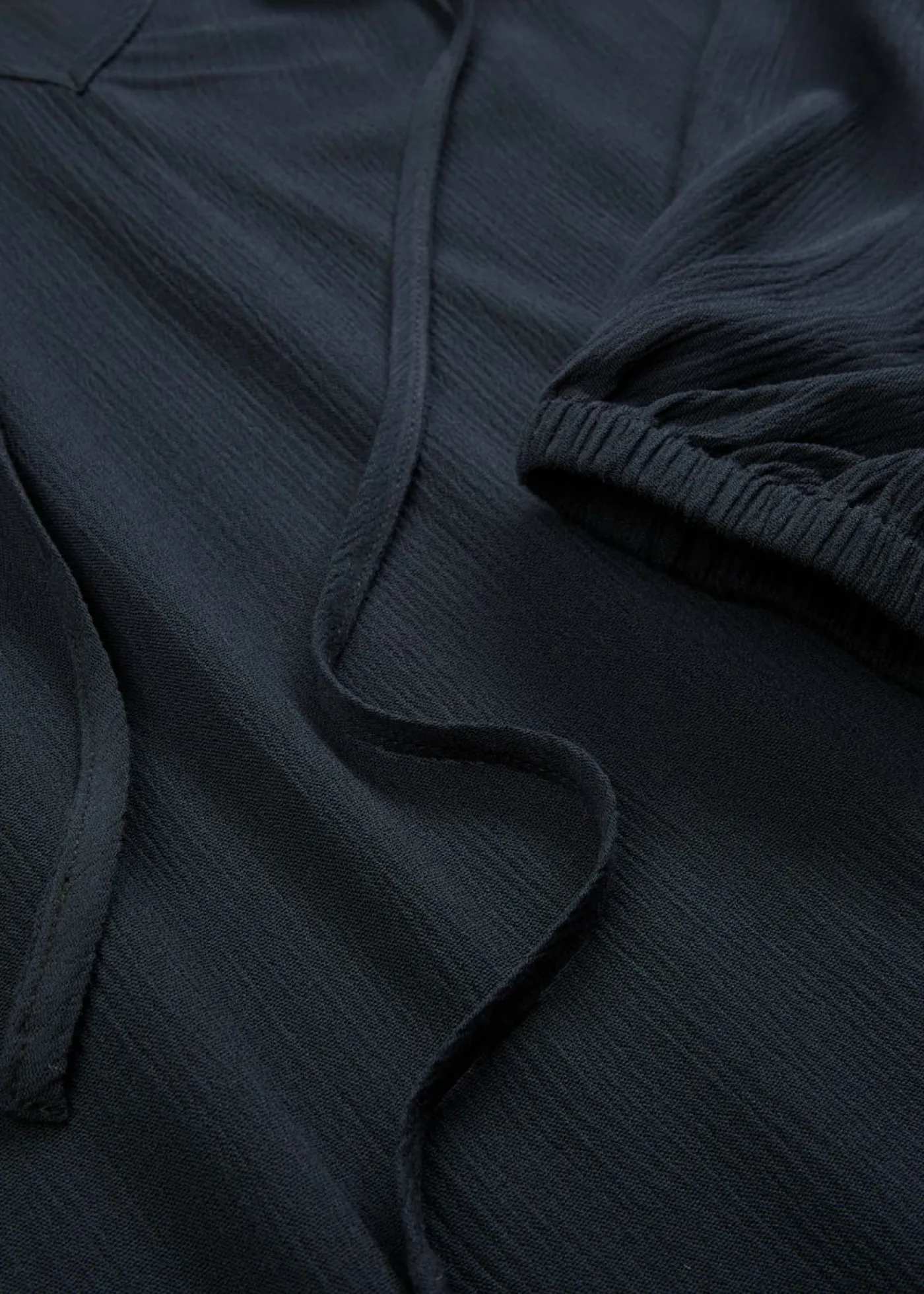 bonprix bonprix Vestido tipo túnica de viscosa fluida Negro Hot