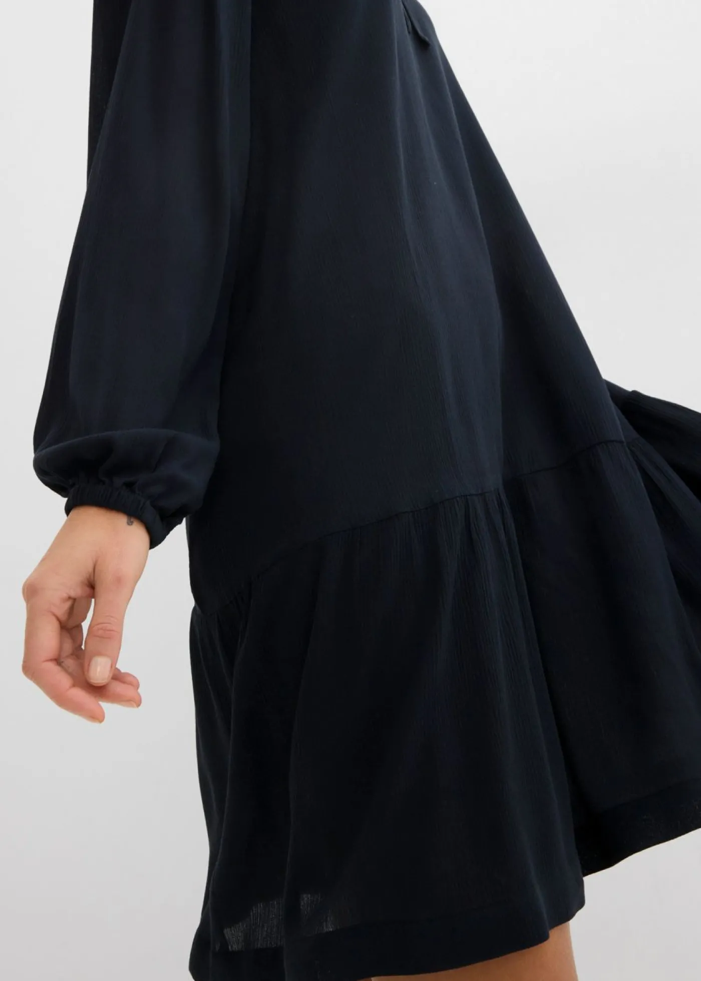 bonprix bonprix Vestido tipo túnica de viscosa fluida Negro Hot