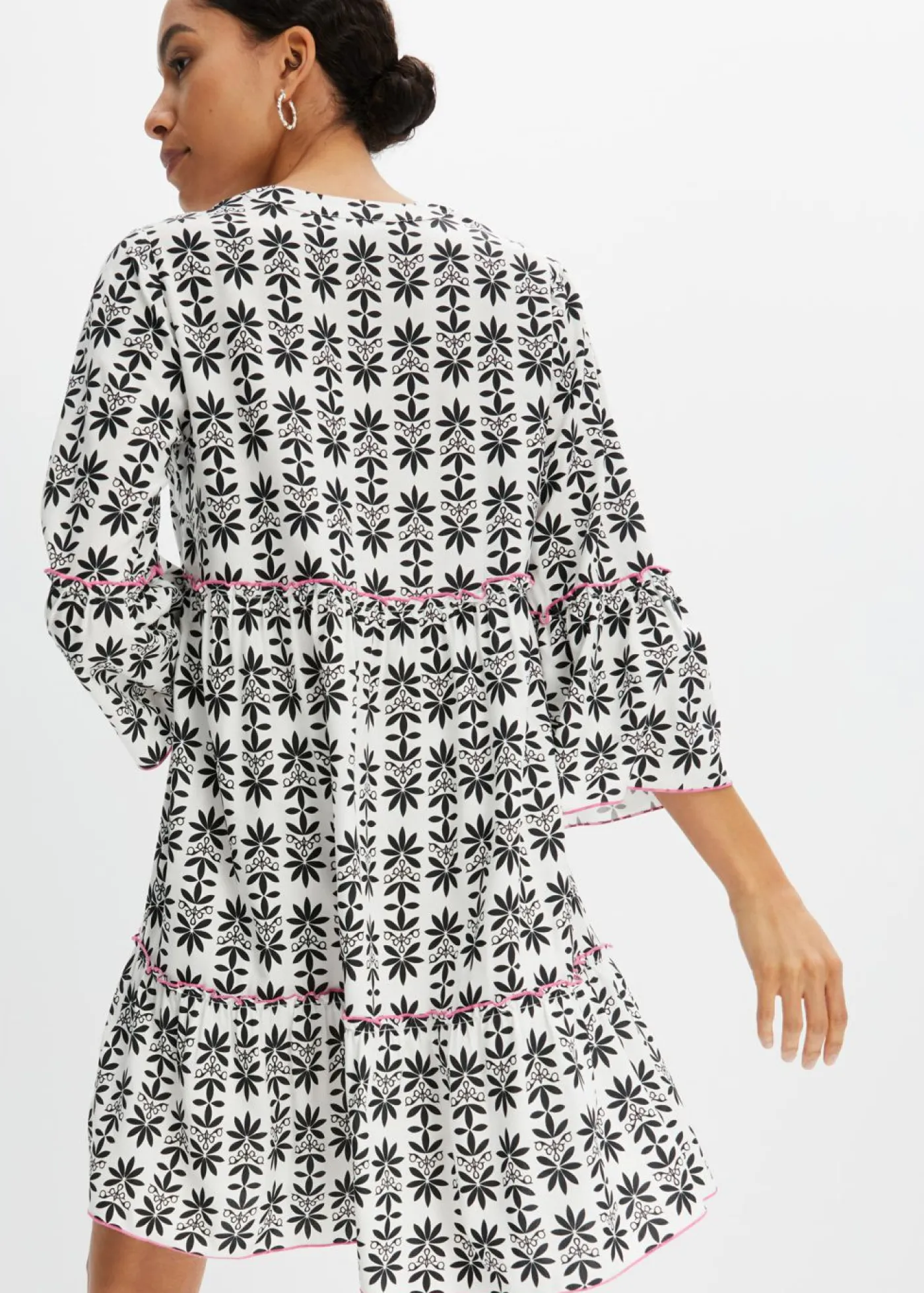 bonprix bonprix Vestido tipo túnica de viscosa fluida Blanco lana/rosa neón/negro estampado Clearance