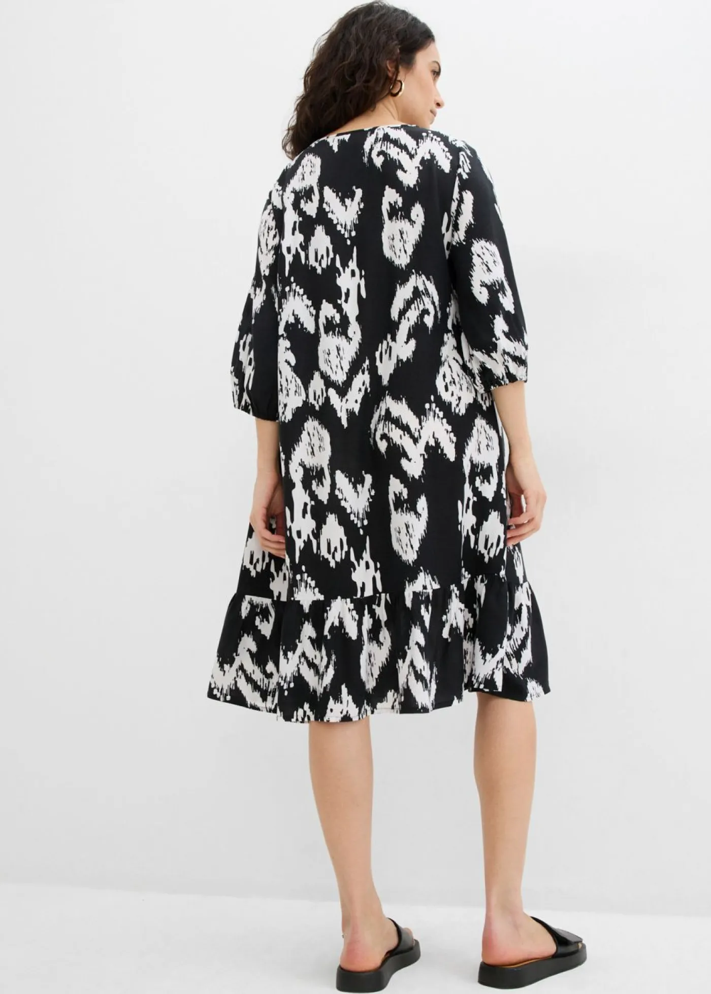bonprix bonprix Vestido tipo túnica de viscosa pura Negro-blanco lana estampado Clearance