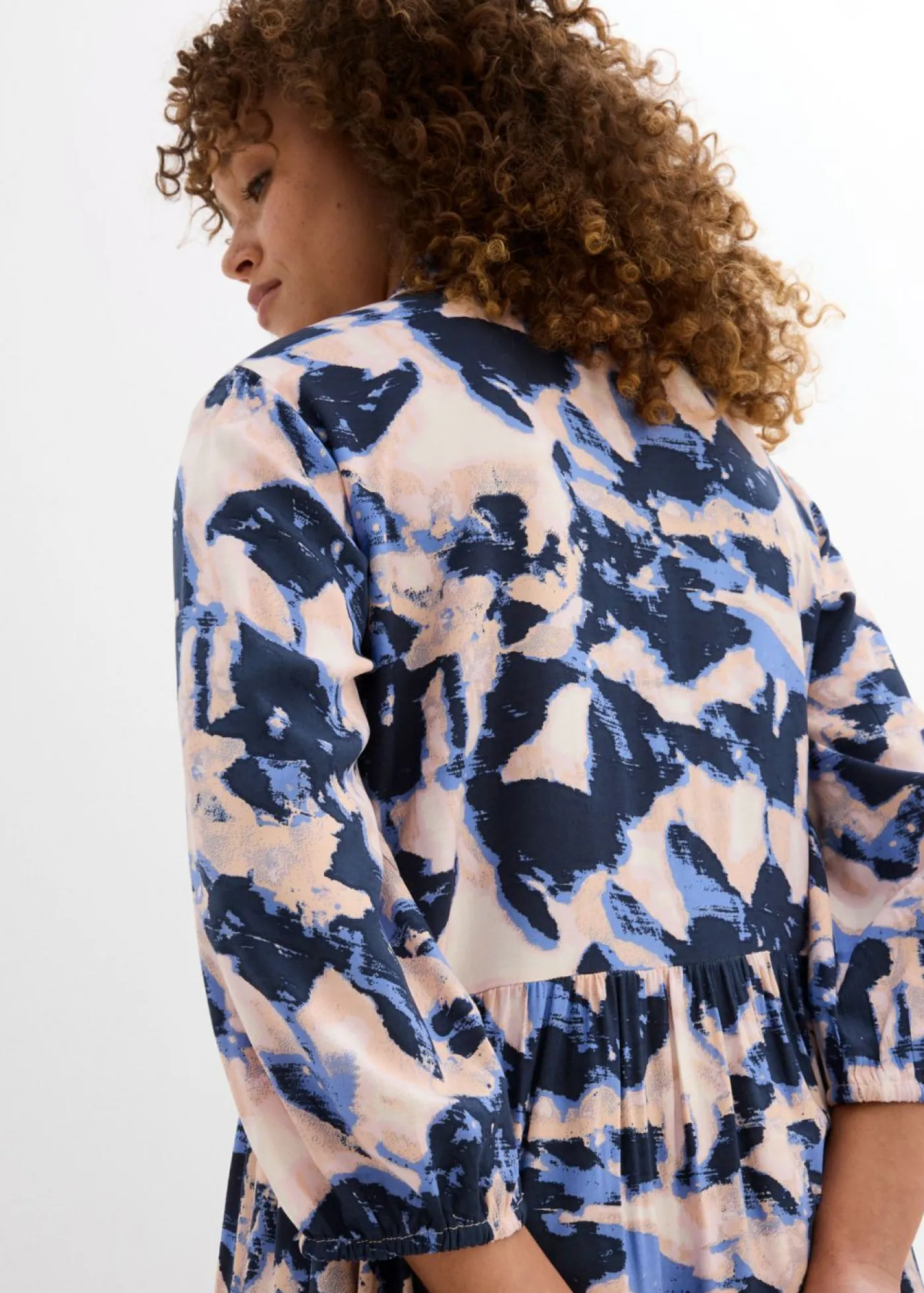 bonprix bonprix Vestido tipo túnica de viscosa fluida Azul nube/rosa melocotón/azul marino/rosa crema/lila empolvado estampado Discount