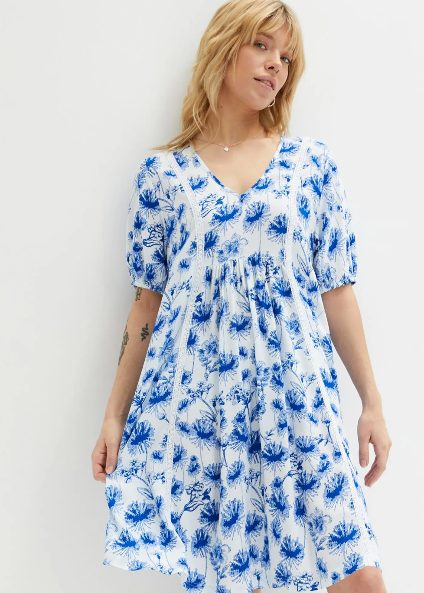 bonprix bonprix Vestido tipo túnica hasta la rodilla con detalles de encaje blanco/azur/azul perla Discount