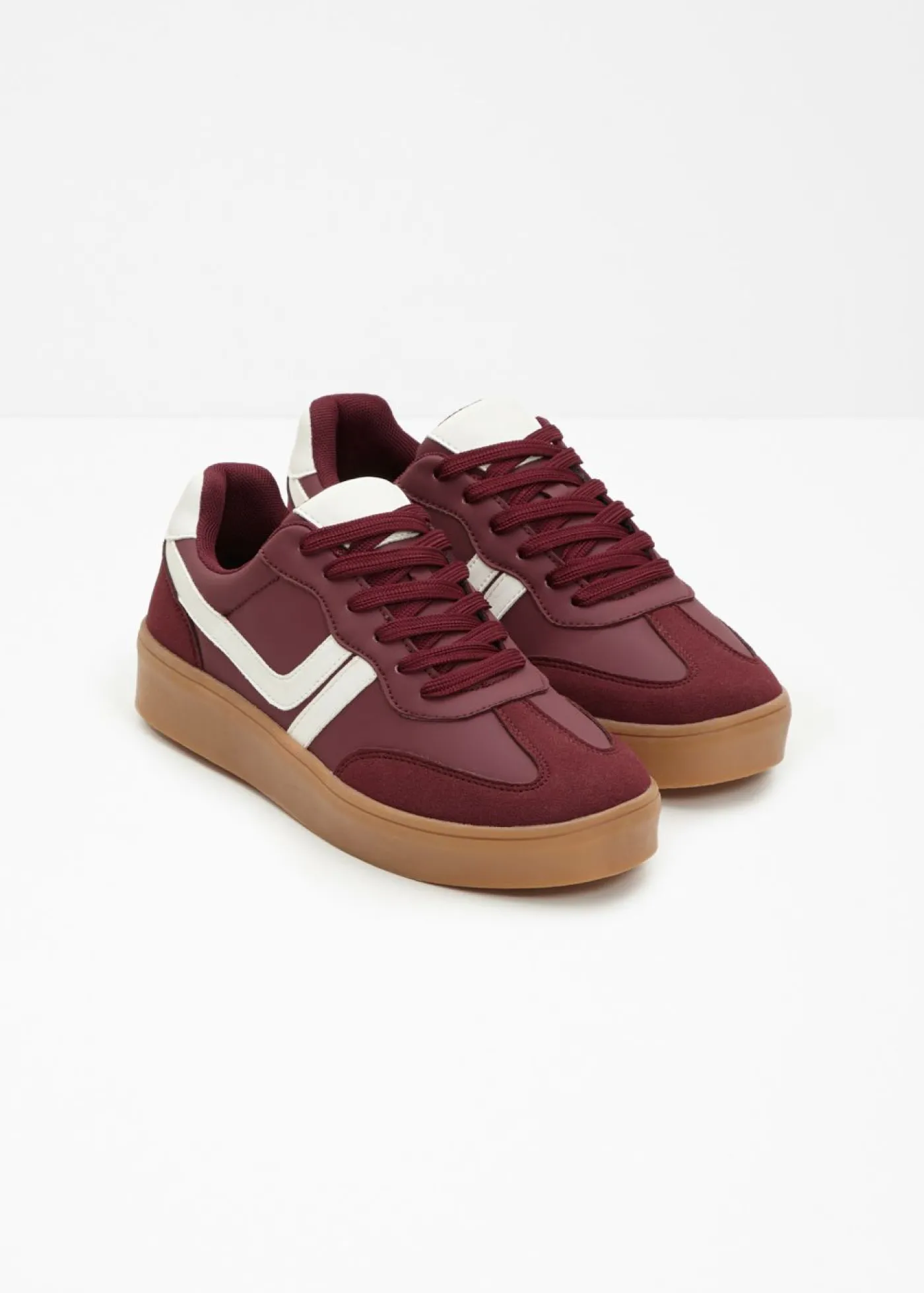 bonprix bonprix Zapatillas con plataforma de estilo retro rojo rubí/blanco perla Outlet