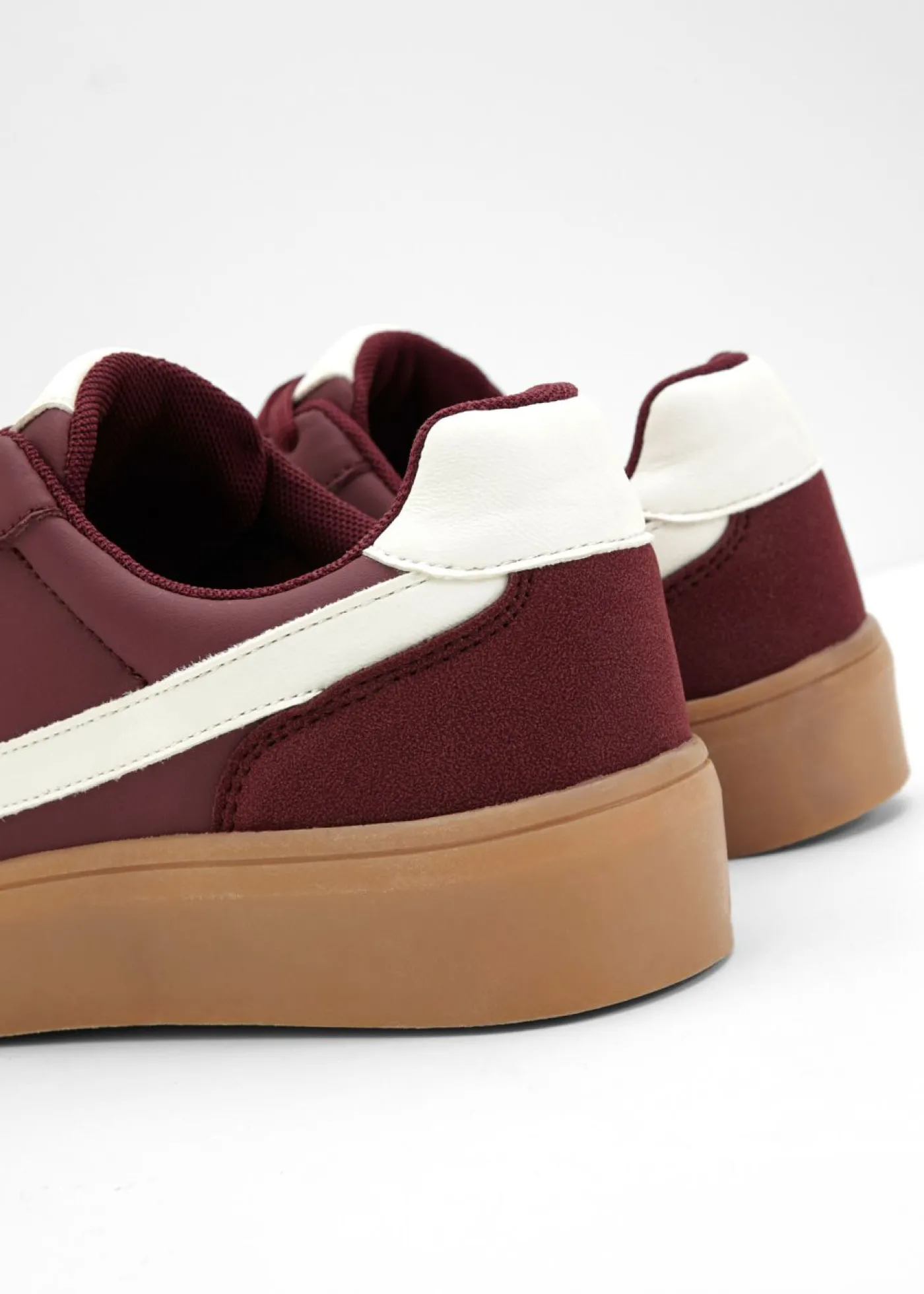 bonprix bonprix Zapatillas con plataforma de estilo retro rojo rubí/blanco perla Outlet