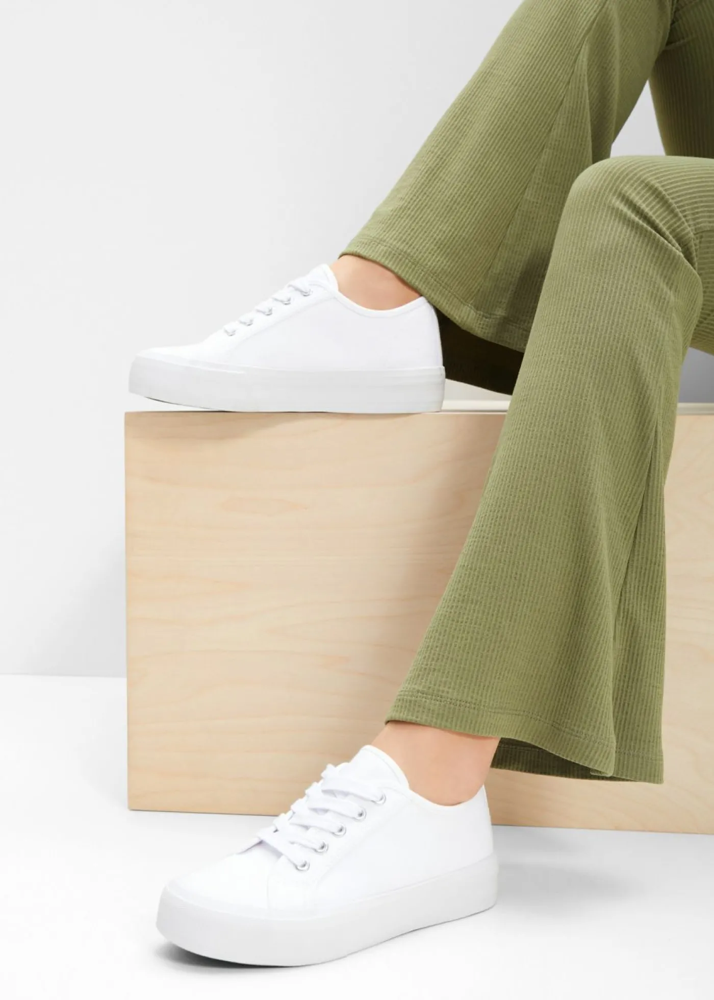 bonprix bonprix Zapatillas con plataforma de lona de algodón Blanco