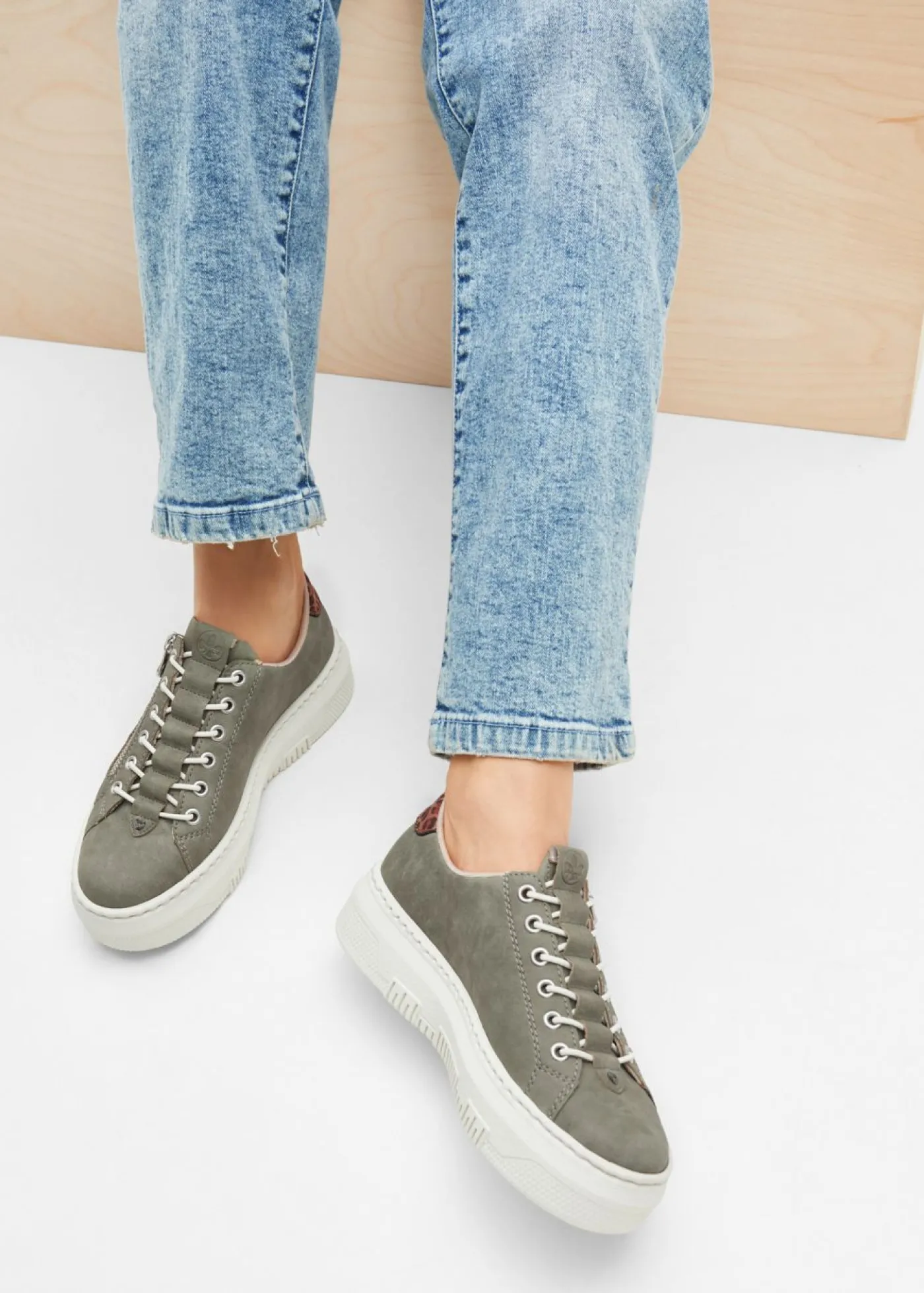 bonprix Rieker Zapatillas deportivas cómodas de Rieker con plataforma y suela ligera Verde Best