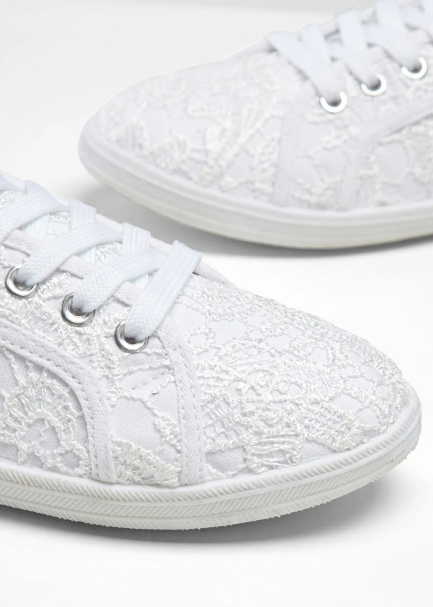 bonprix bonprix Zapatillas deportivas con encaje Blanco