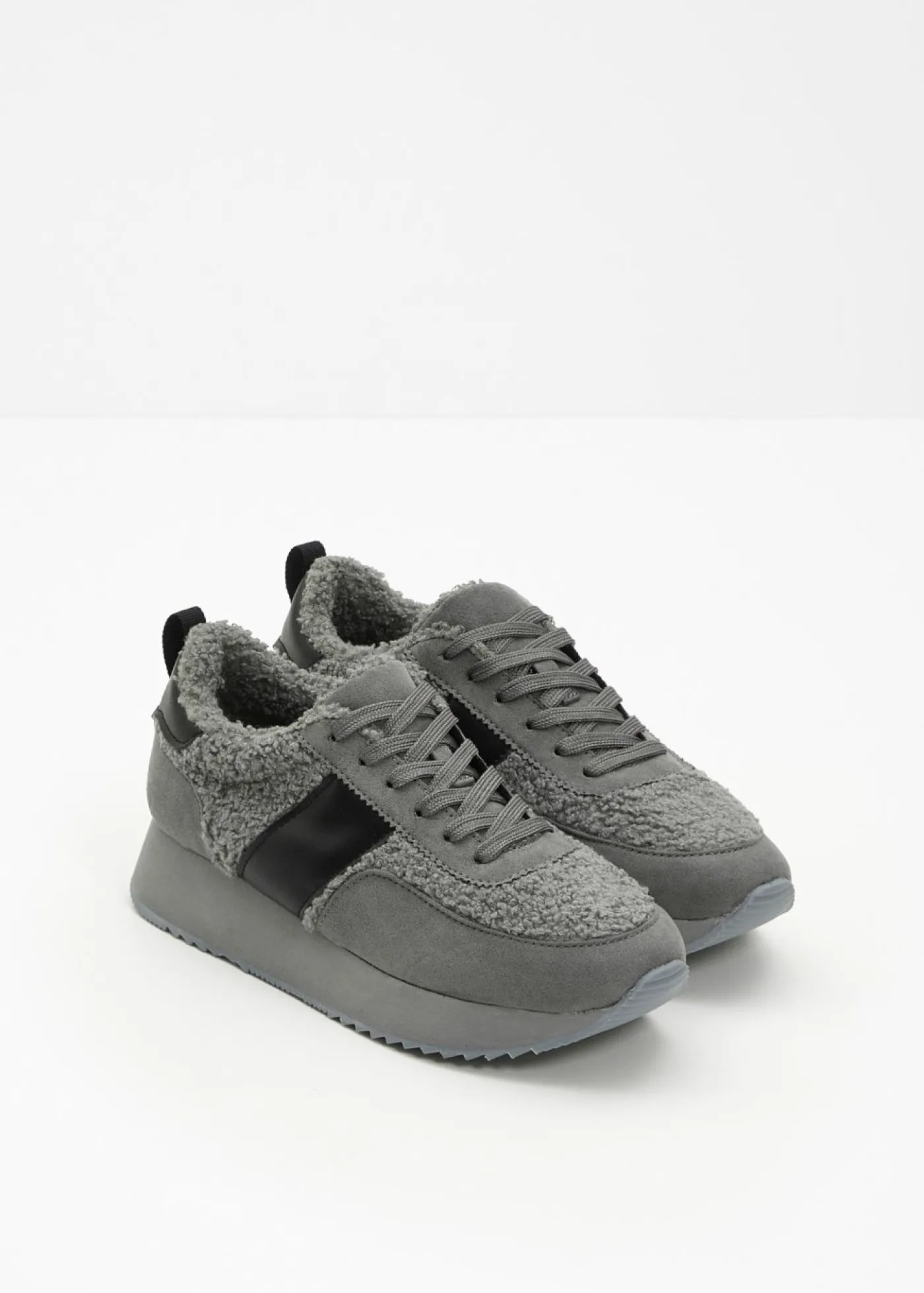bonprix bonprix Zapatillas deportivas con plataforma Gris