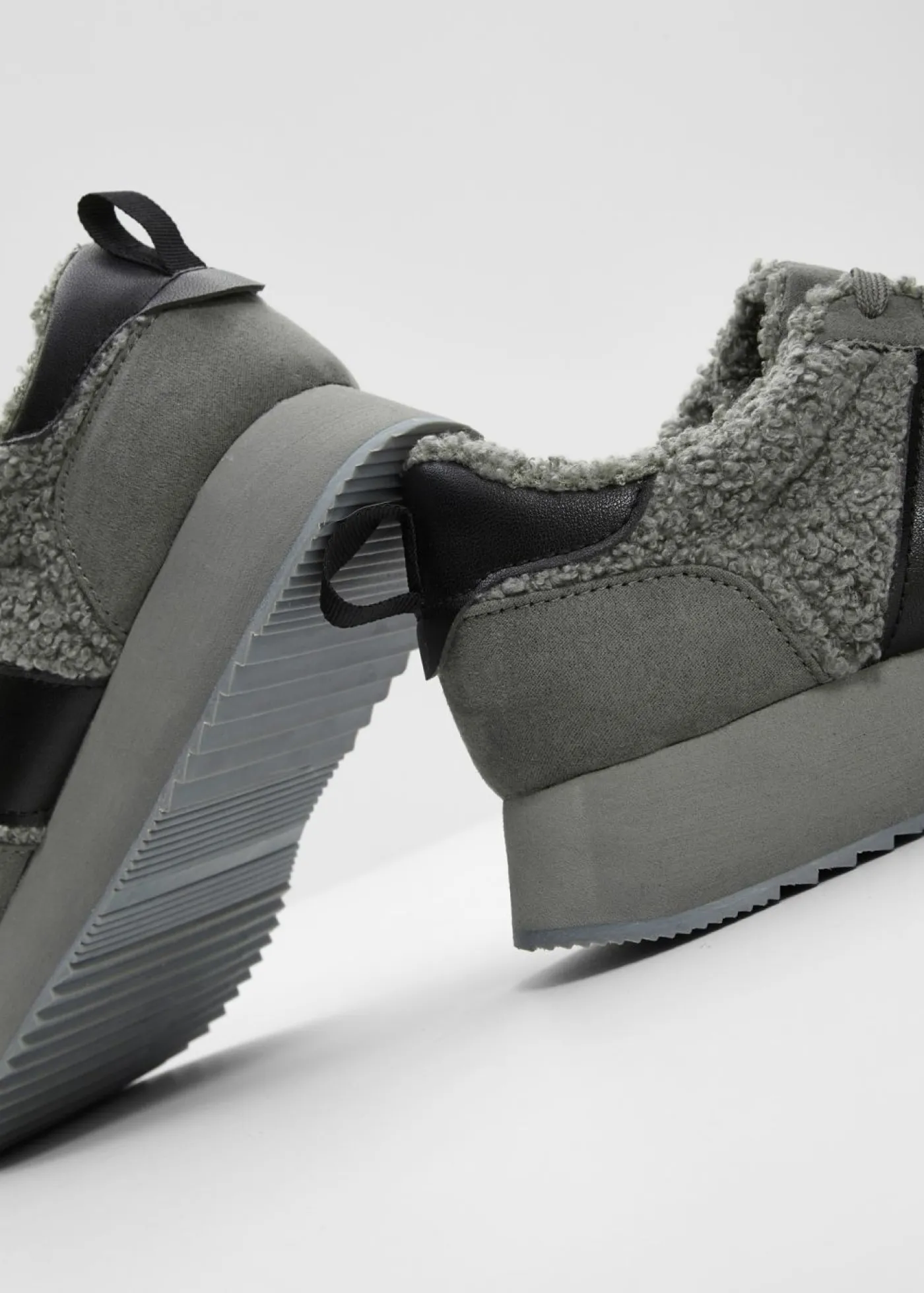 bonprix bonprix Zapatillas deportivas con plataforma Gris