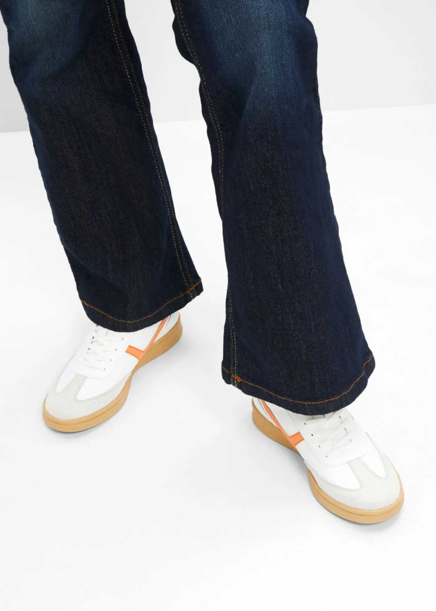 bonprix bonprix Zapatillas deportivas de estilo retro Blanco-naranja
