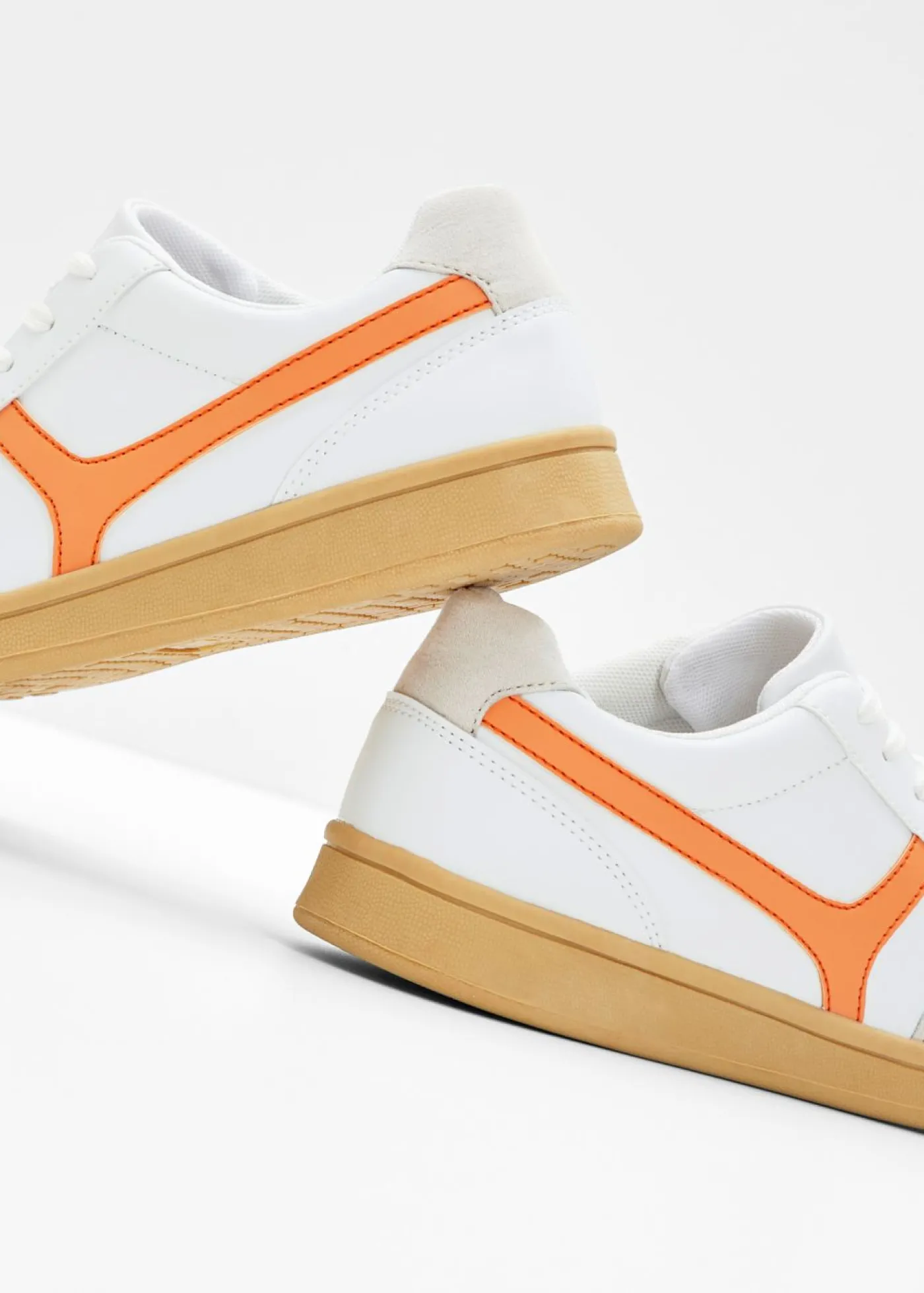 bonprix bonprix Zapatillas deportivas de estilo retro Blanco-naranja