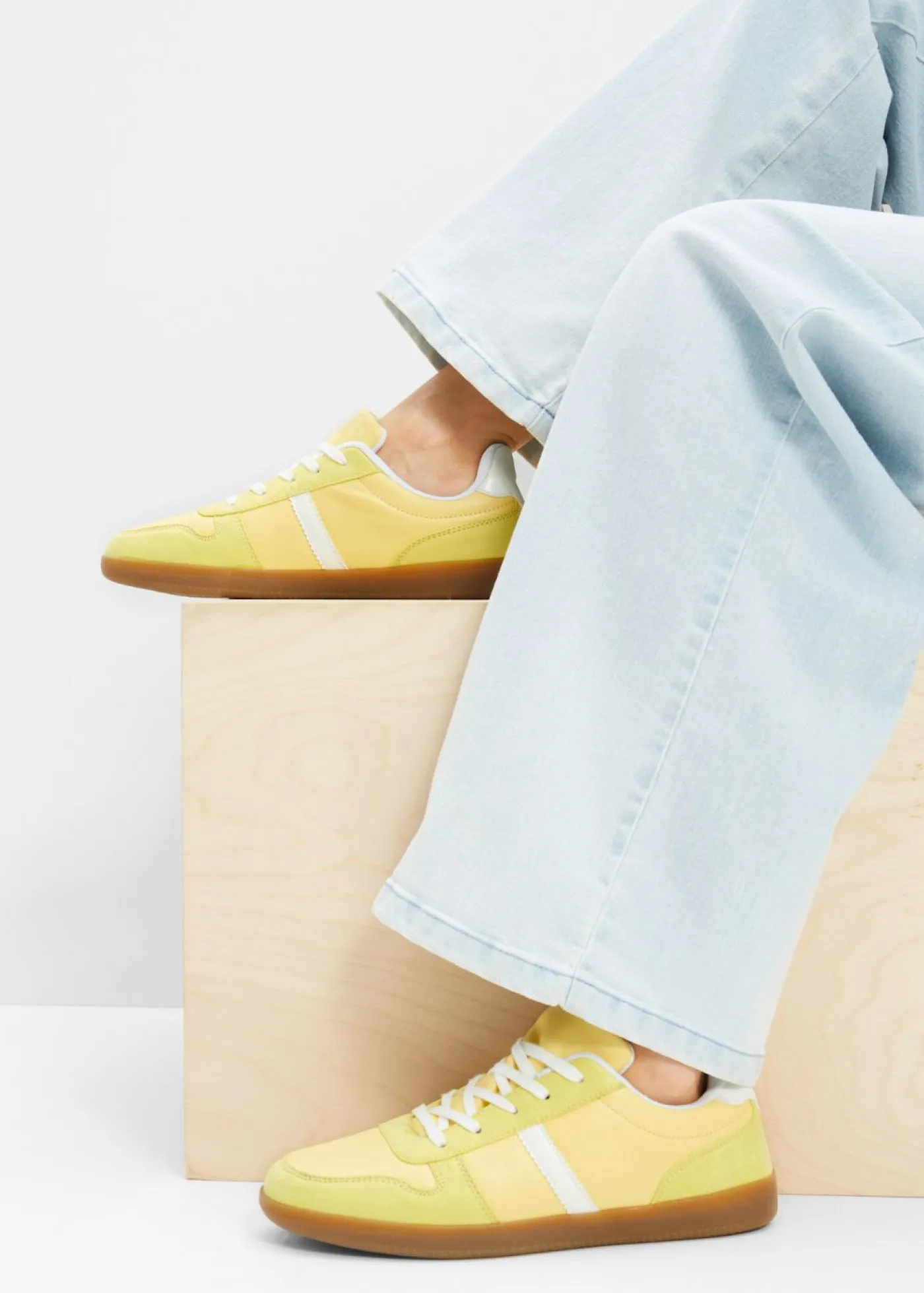 bonprix bonprix Zapatillas deportivas de estilo retro Amarillo claro Clearance
