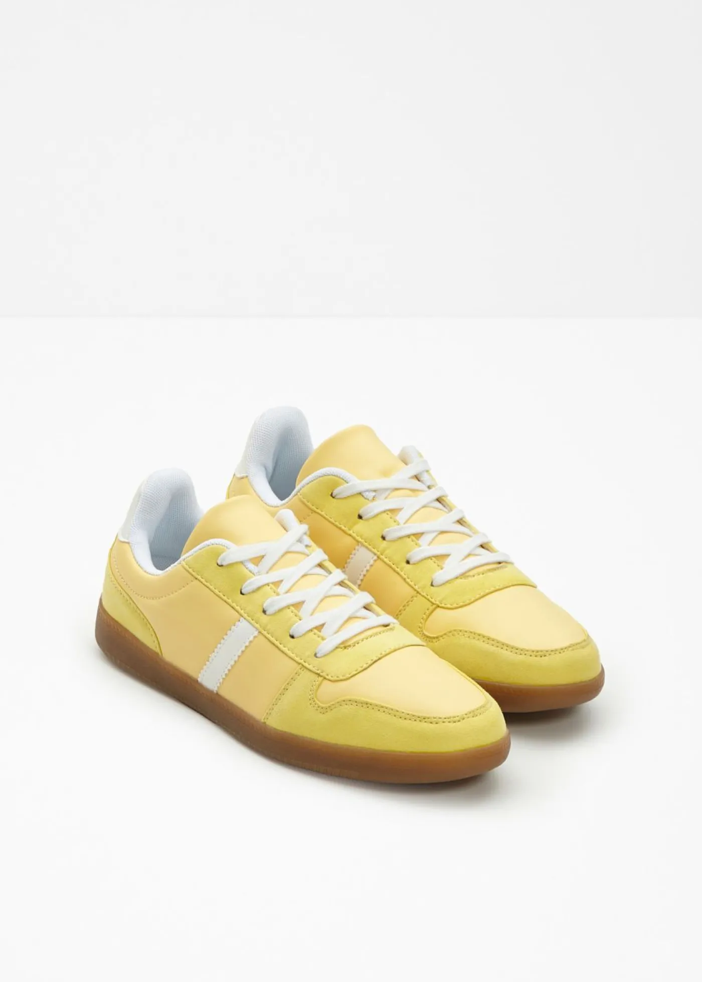 bonprix bonprix Zapatillas deportivas de estilo retro Amarillo claro Clearance