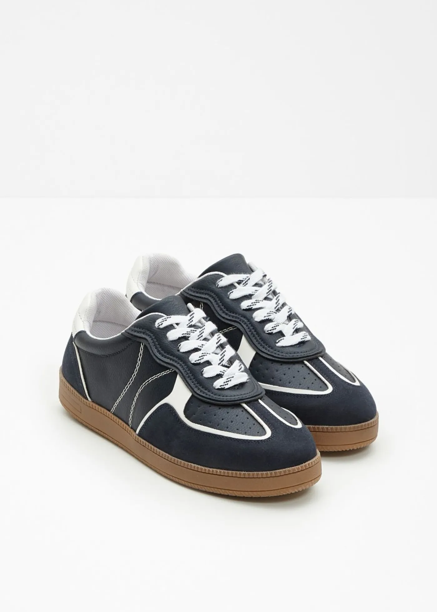 bonprix bonprix Zapatillas deportivas de estilo retro Azul marino Online