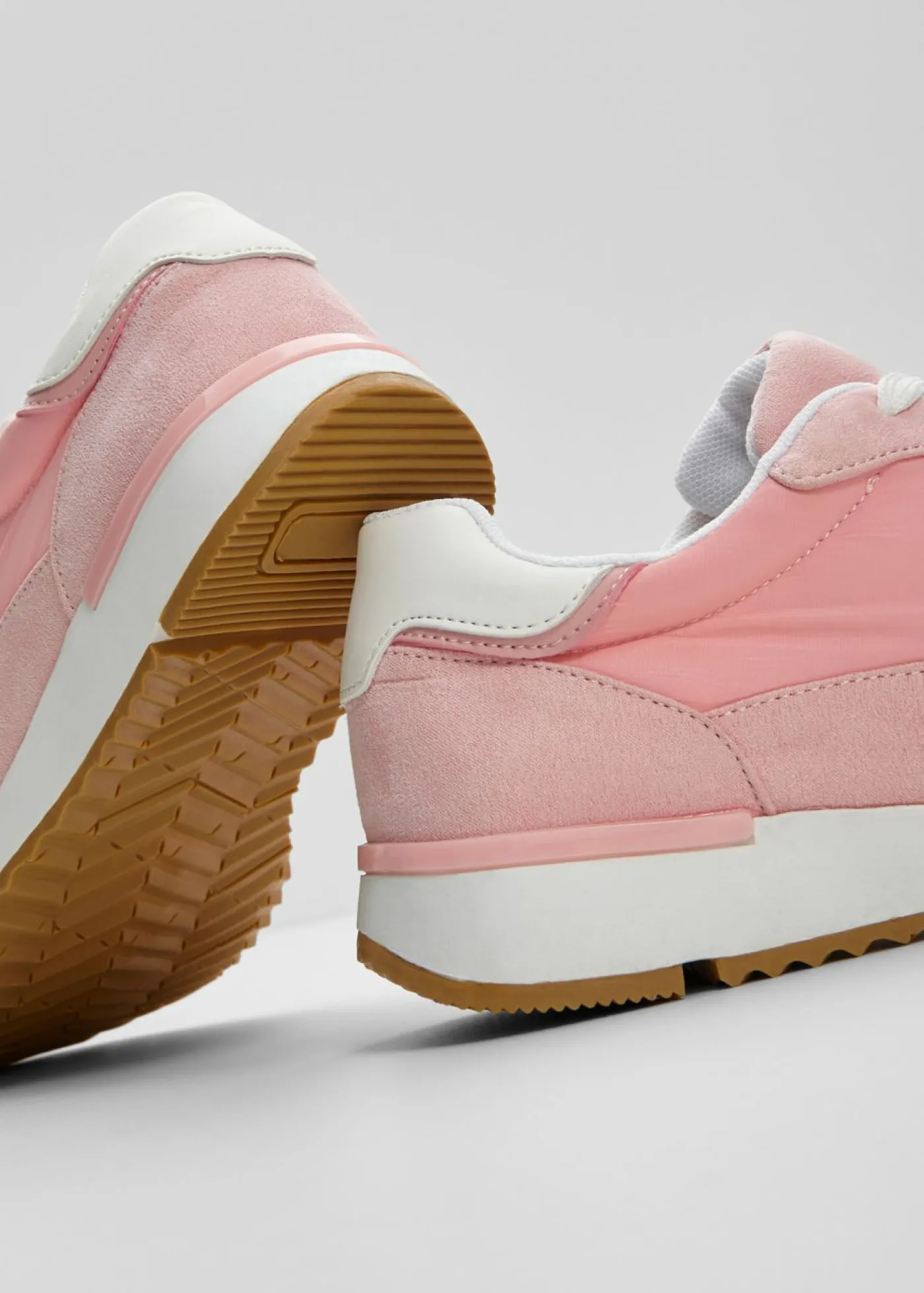 bonprix bonprix Zapatillas deportivas de estilo retro rosa pálido Sale