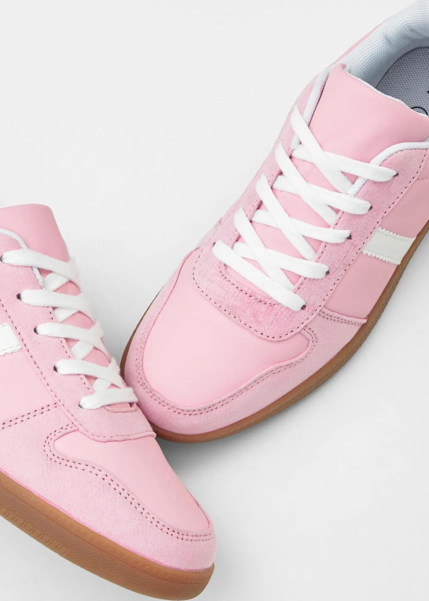 bonprix bonprix Zapatillas deportivas de estilo retro rosa pálido