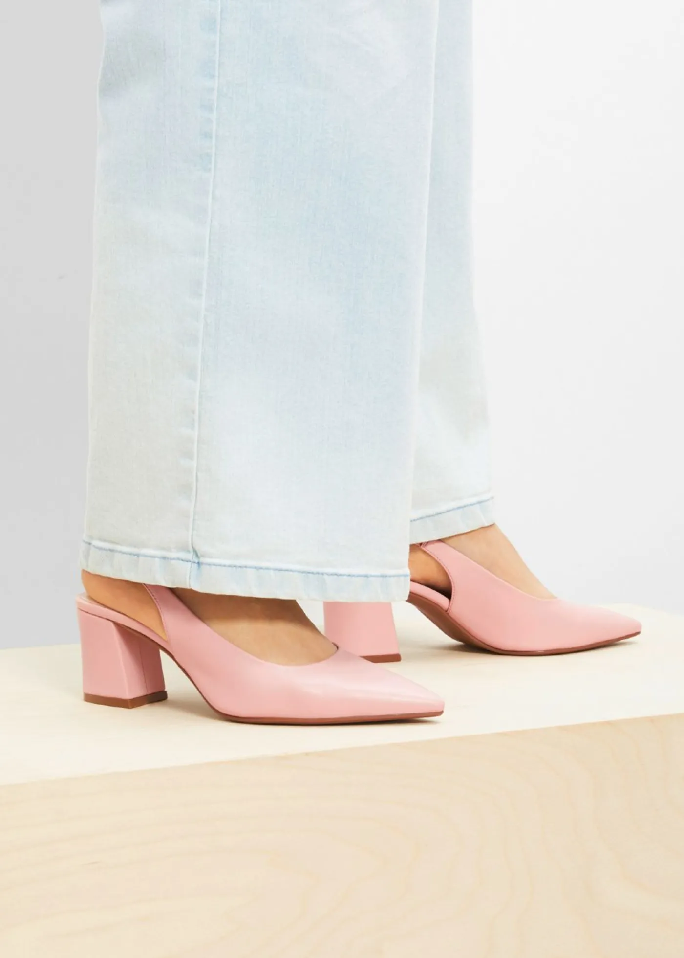 bonprix bonprix Zapatos con tacón grueso y talón al descubierto rosa pálido Clearance