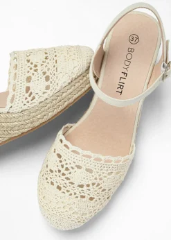 bonprix bonprix Zapatos de cuña Beige