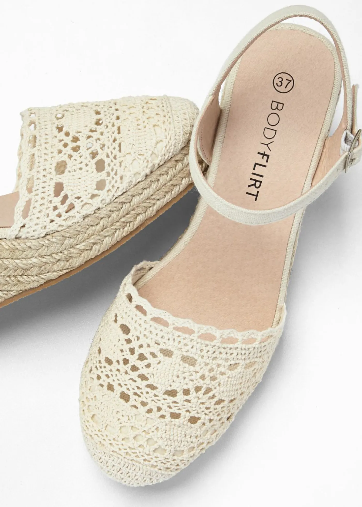 bonprix bonprix Zapatos de cuña Beige